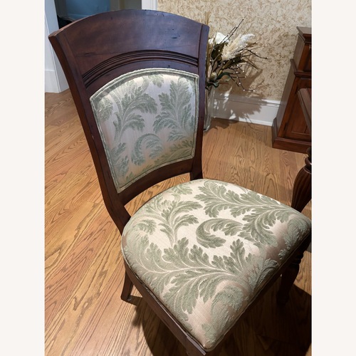Used Harden Furniture Dining Set for sale on AptDeco