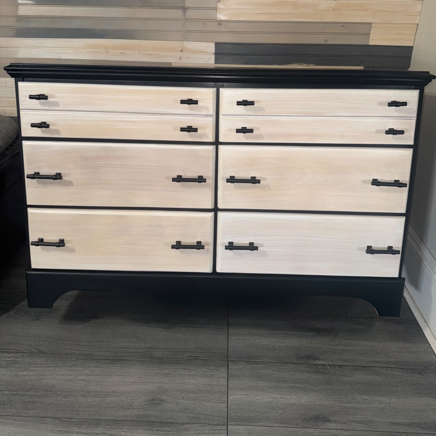 Carolina Furniture Works Dresser W 6 Drawers - image-9