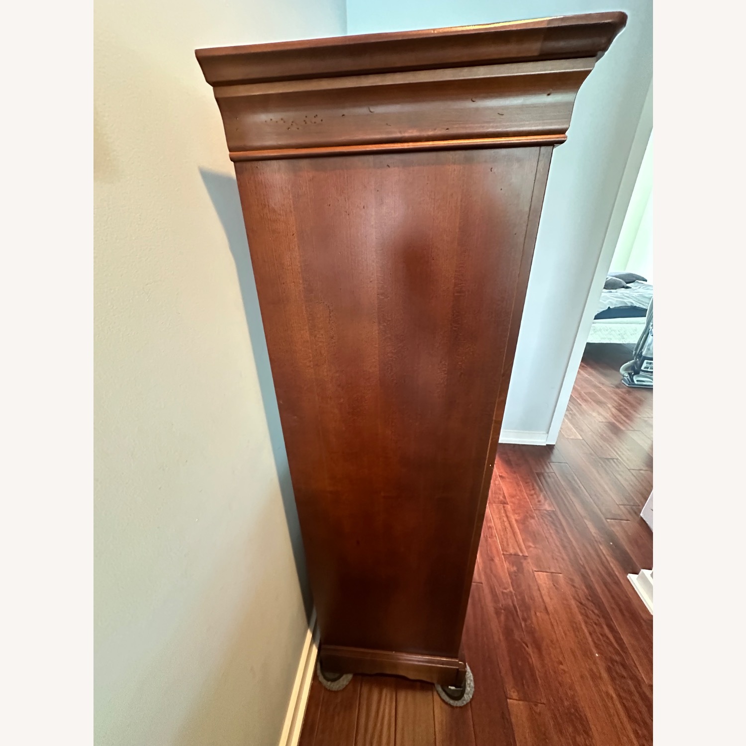 Bassett Chris Madden Wood Chest of Drawers  - image-6