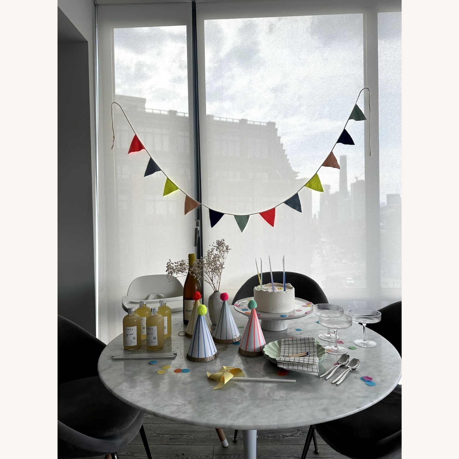 Tulip Table Round - Carrara Table - image-1