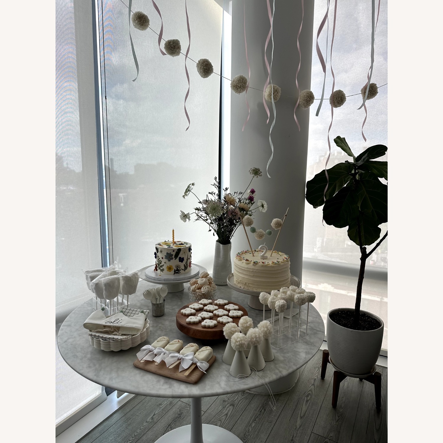 Tulip Table Round - Carrara Table - image-3