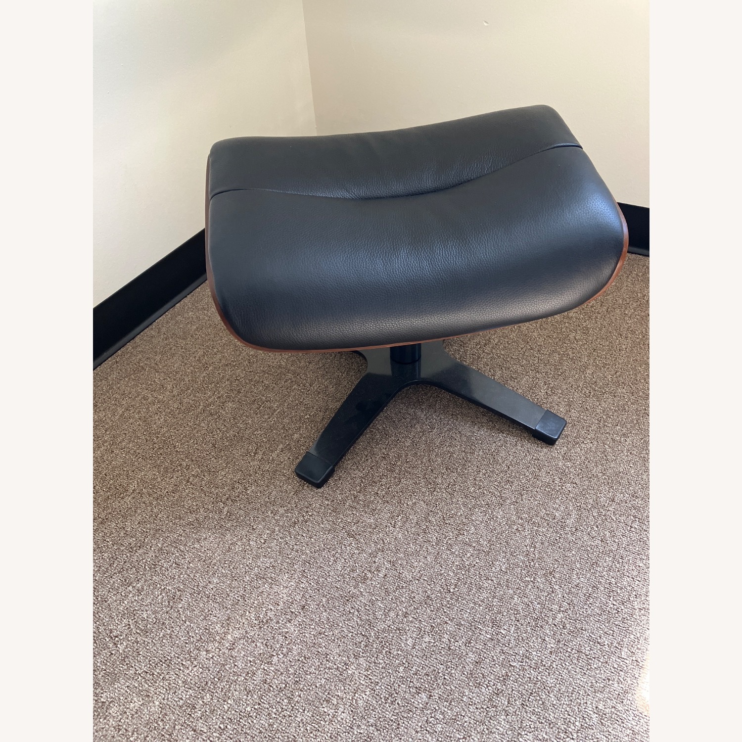 Leather Swival Recliner W Ottoman - image-7