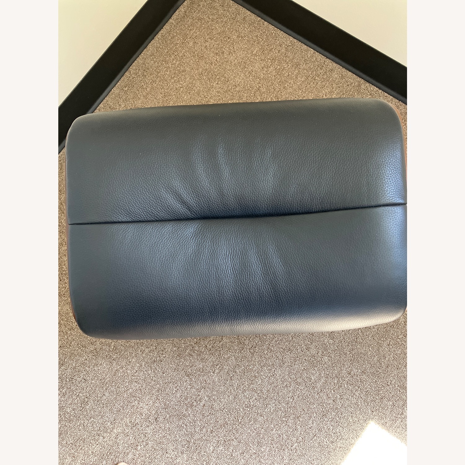 Leather Swival Recliner W Ottoman - image-8