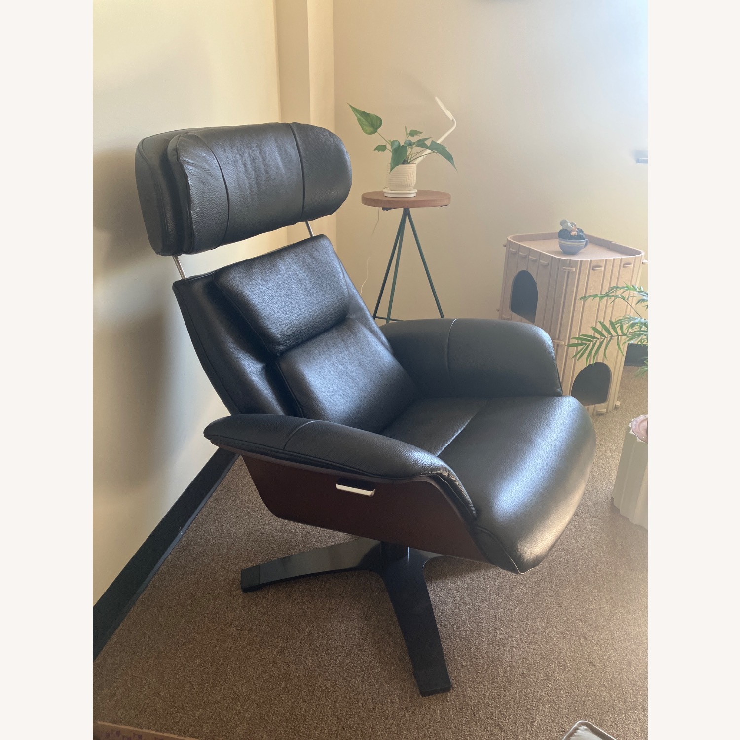 Leather Swival Recliner W Ottoman - image-11