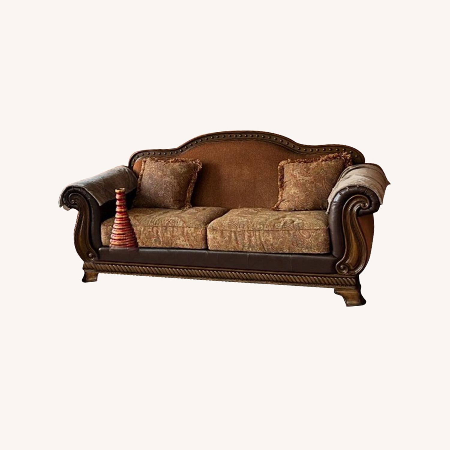 Elegant Sofa - image-0