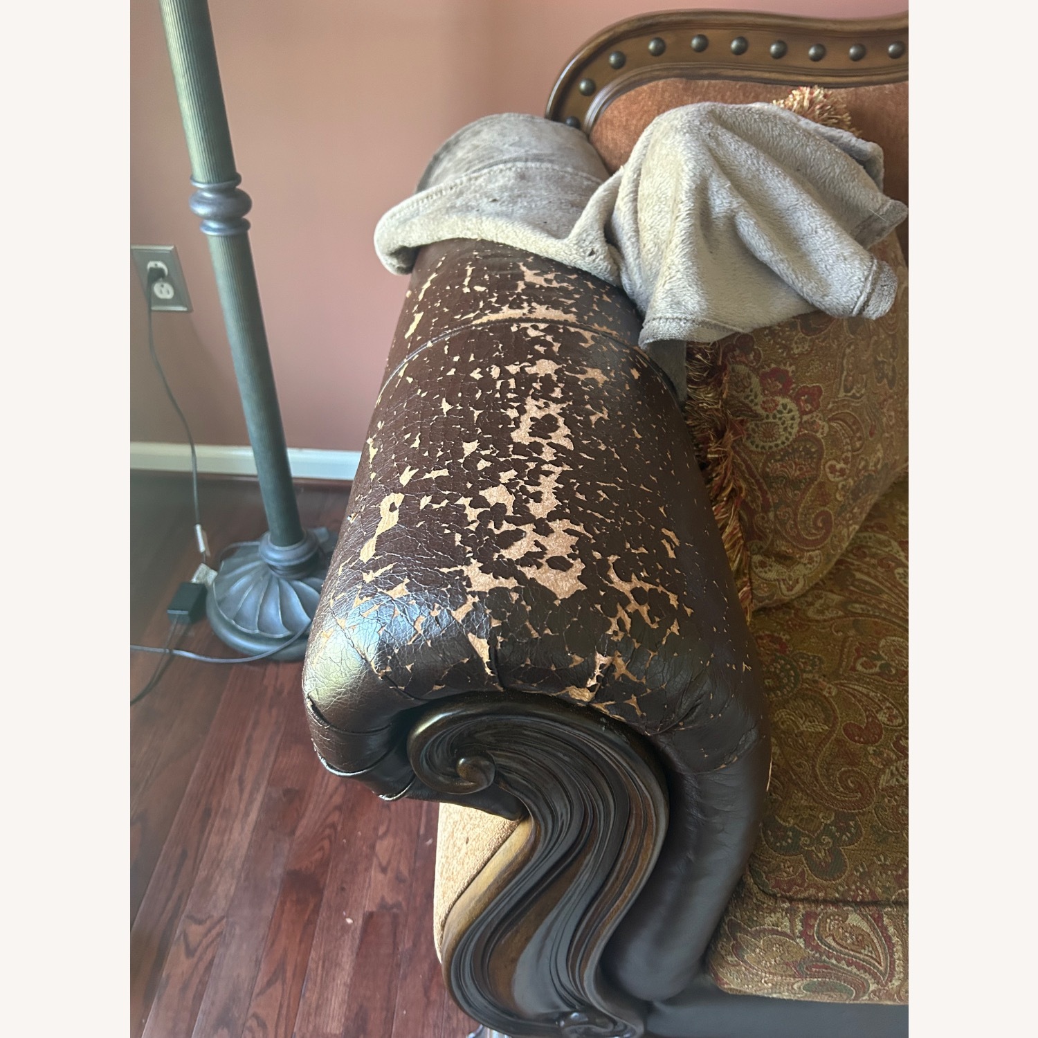 Elegant Sofa - image-2