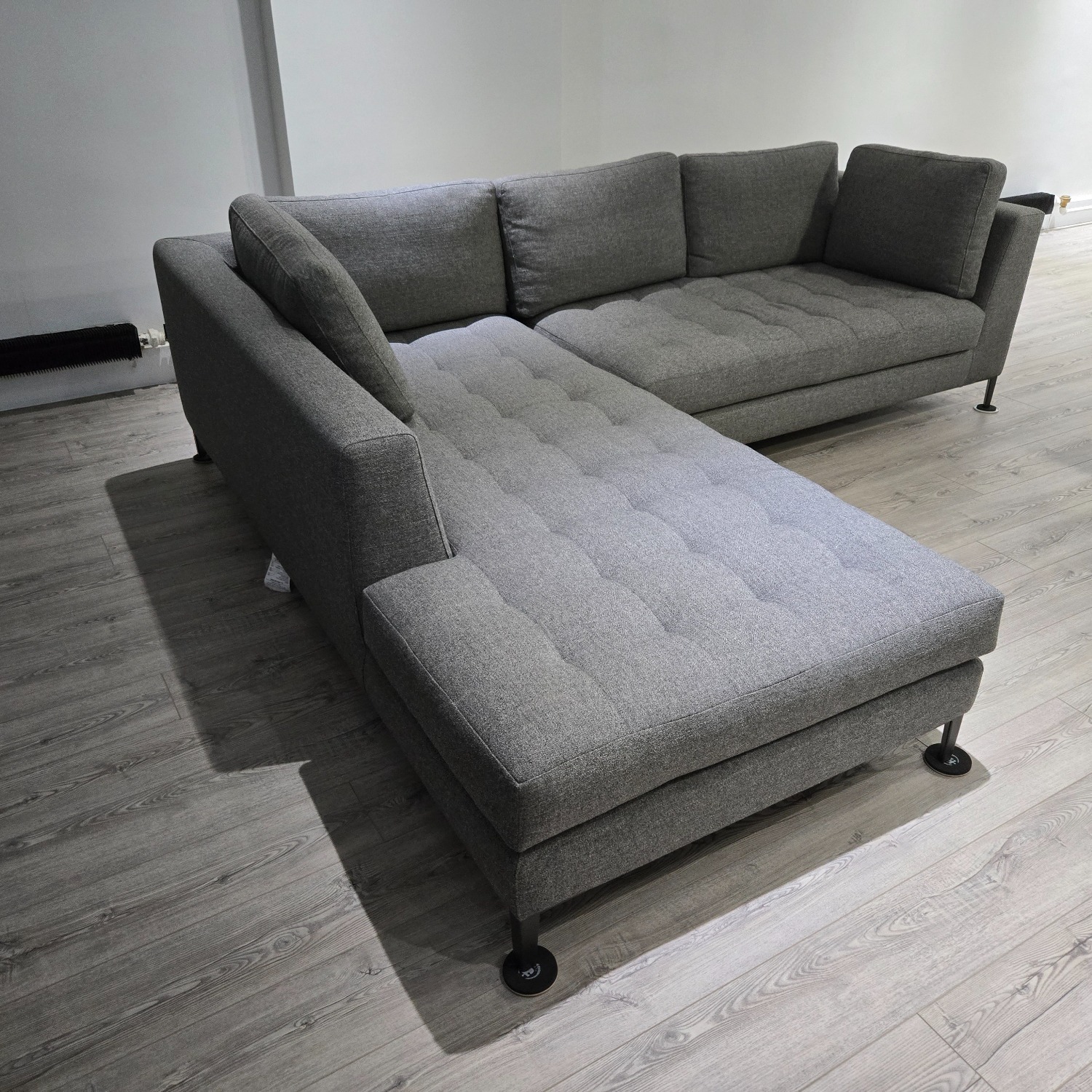 Della Robia Avery 2-piece Sectional - image-2