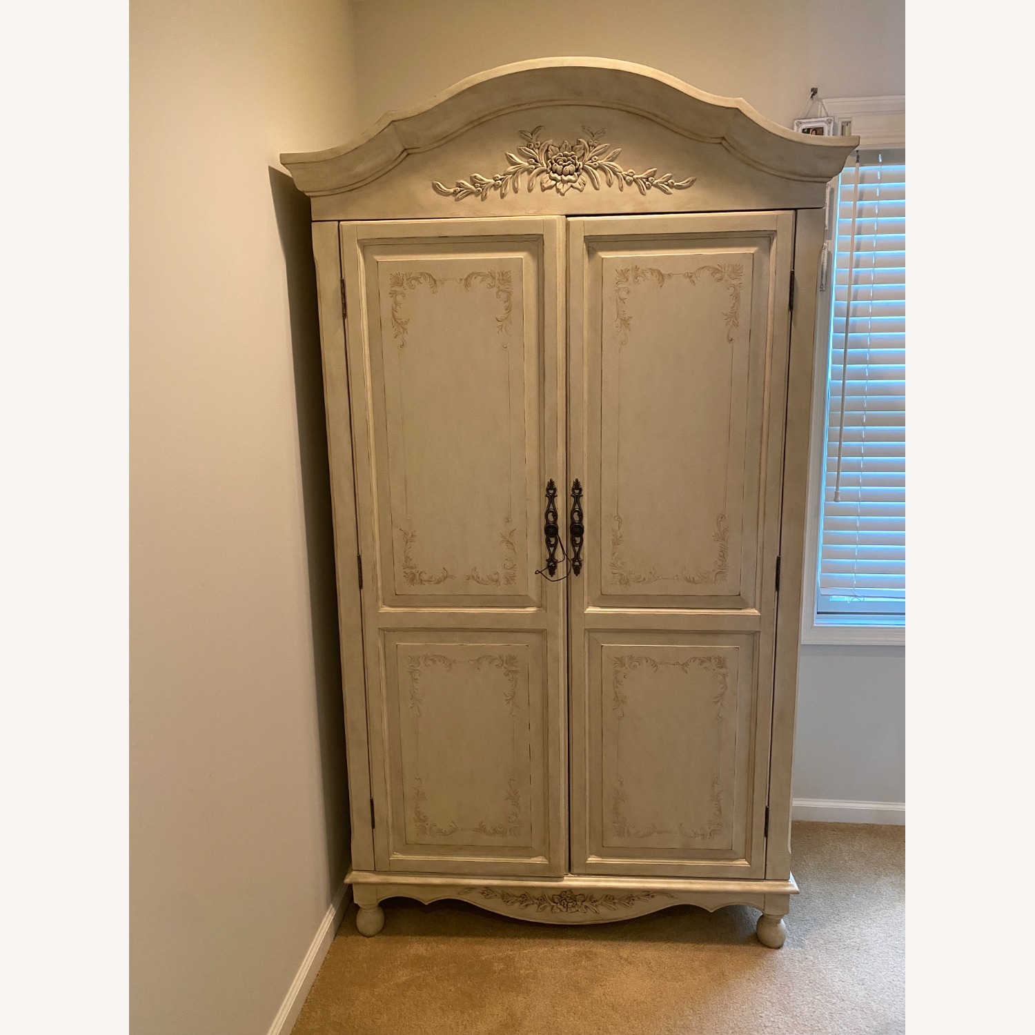 Armoire in Beige - image-1