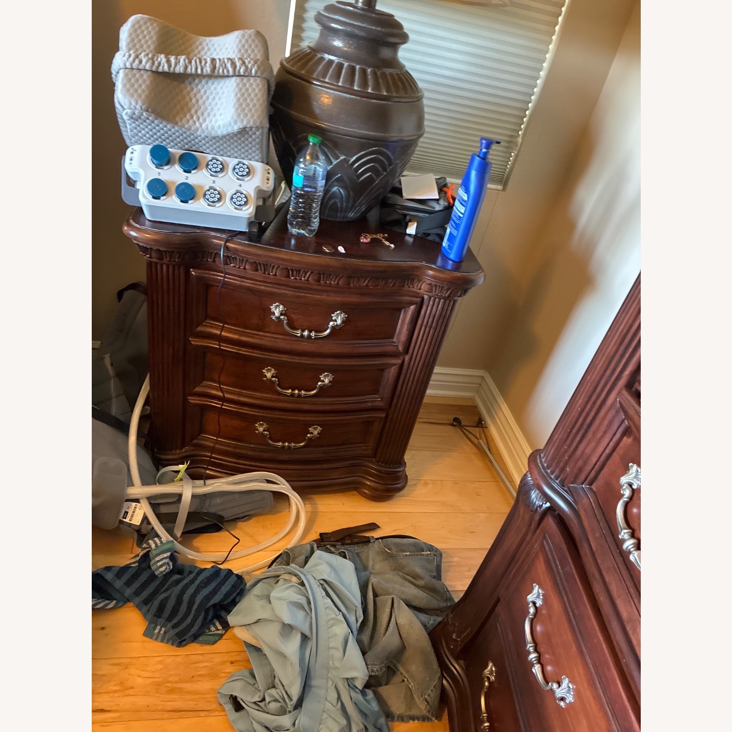 2 Nightstands - image-2