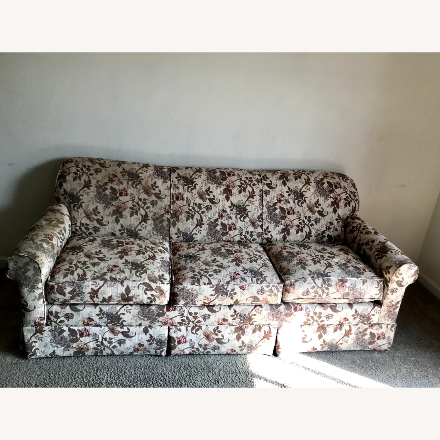 3-Seat Vintage Floral Couch - image-0