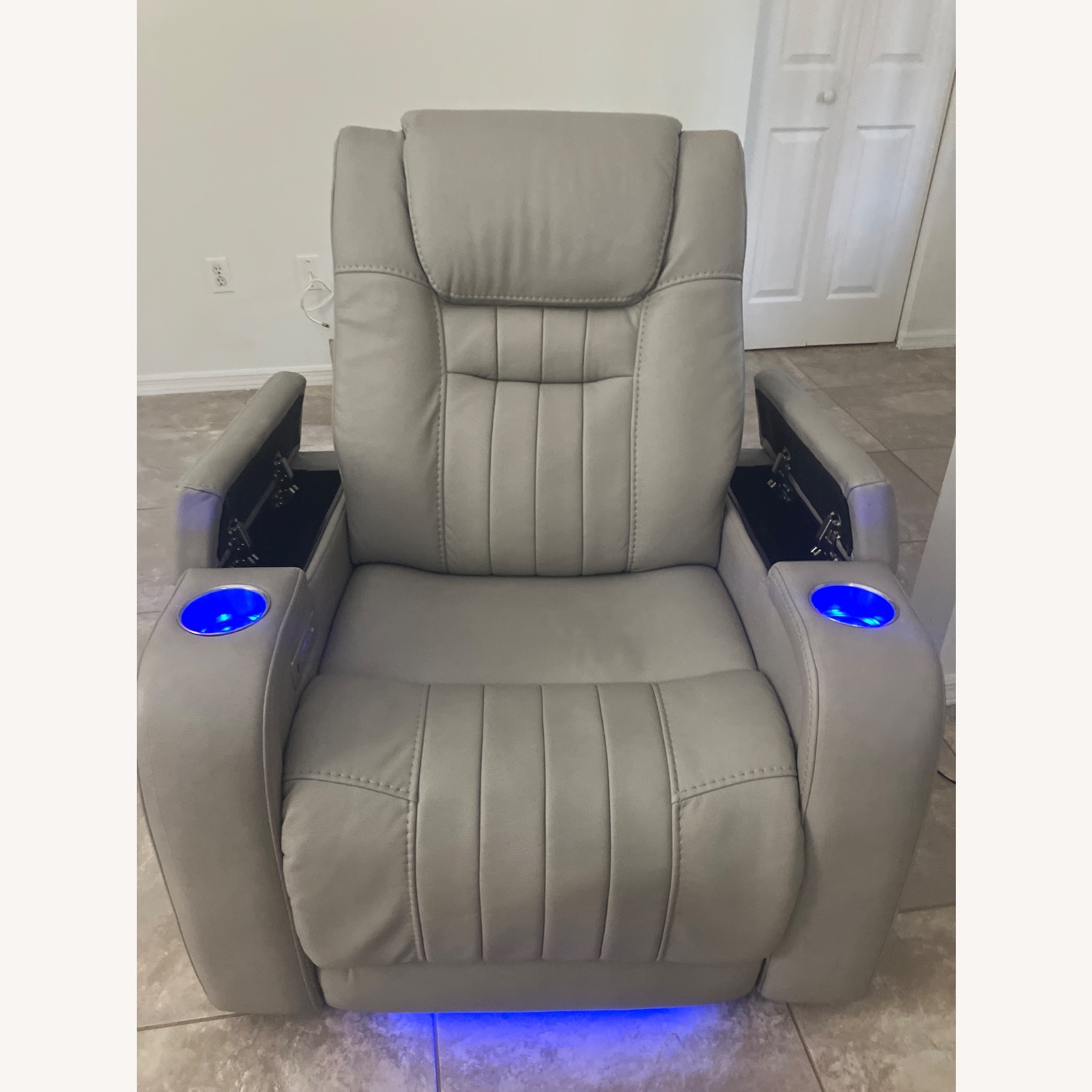Kane's Furniture Grey Recliner - image-9