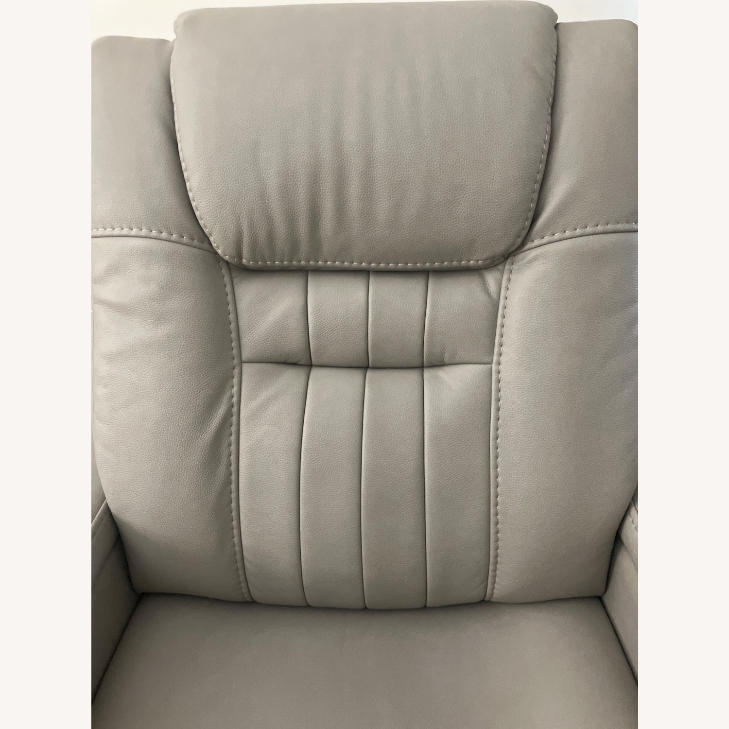 Kane's Furniture Grey Recliner - image-6