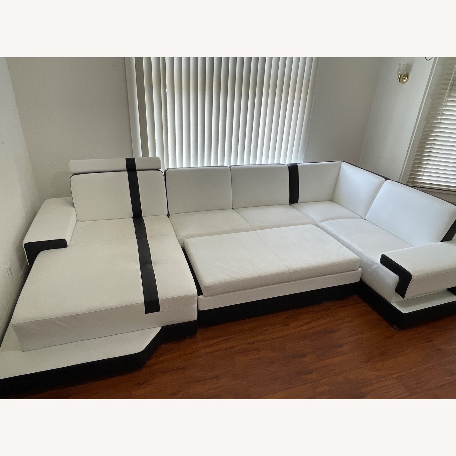 Pawnee Leather Sectional With Chaise - image-6