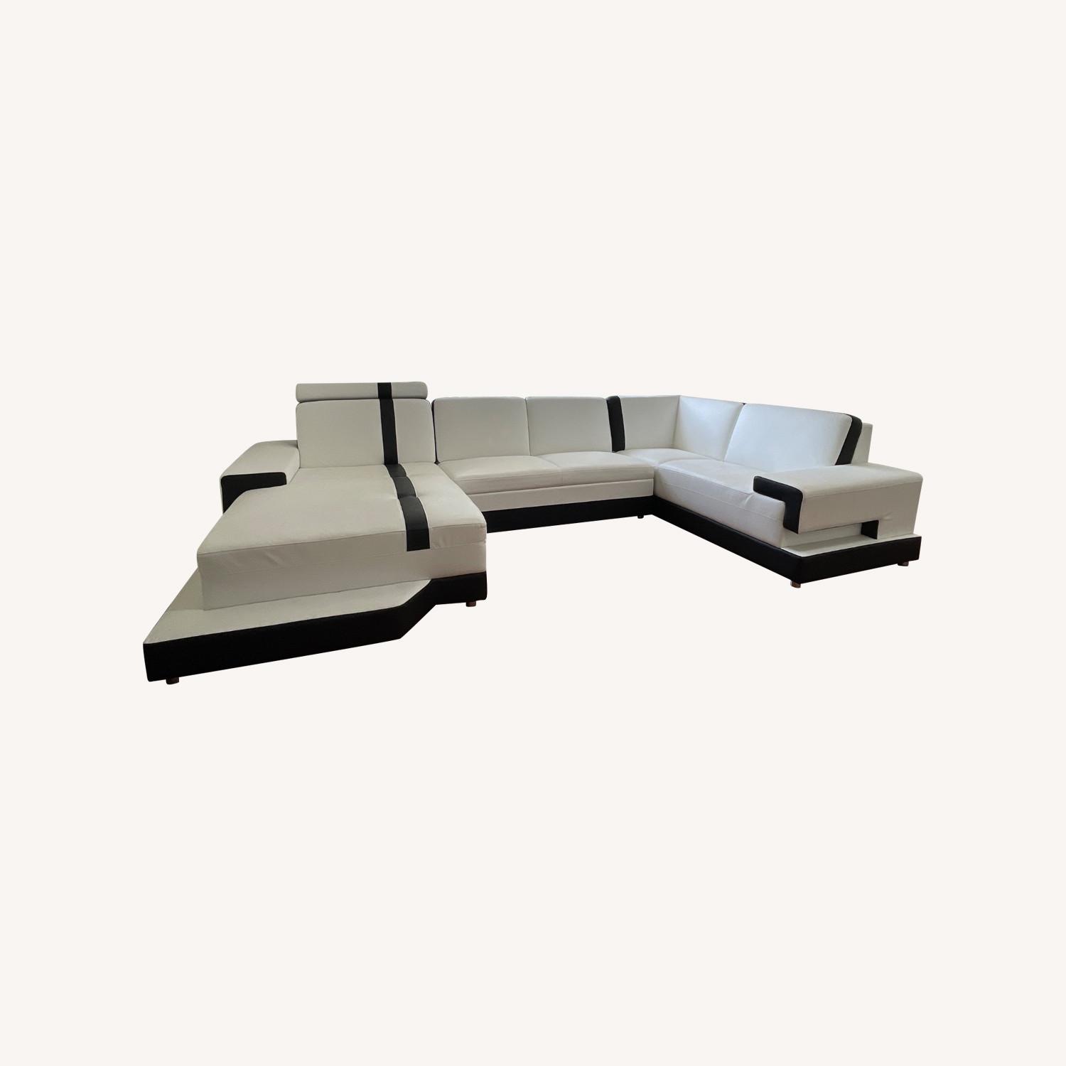 Pawnee Leather Sectional With Chaise - image-0