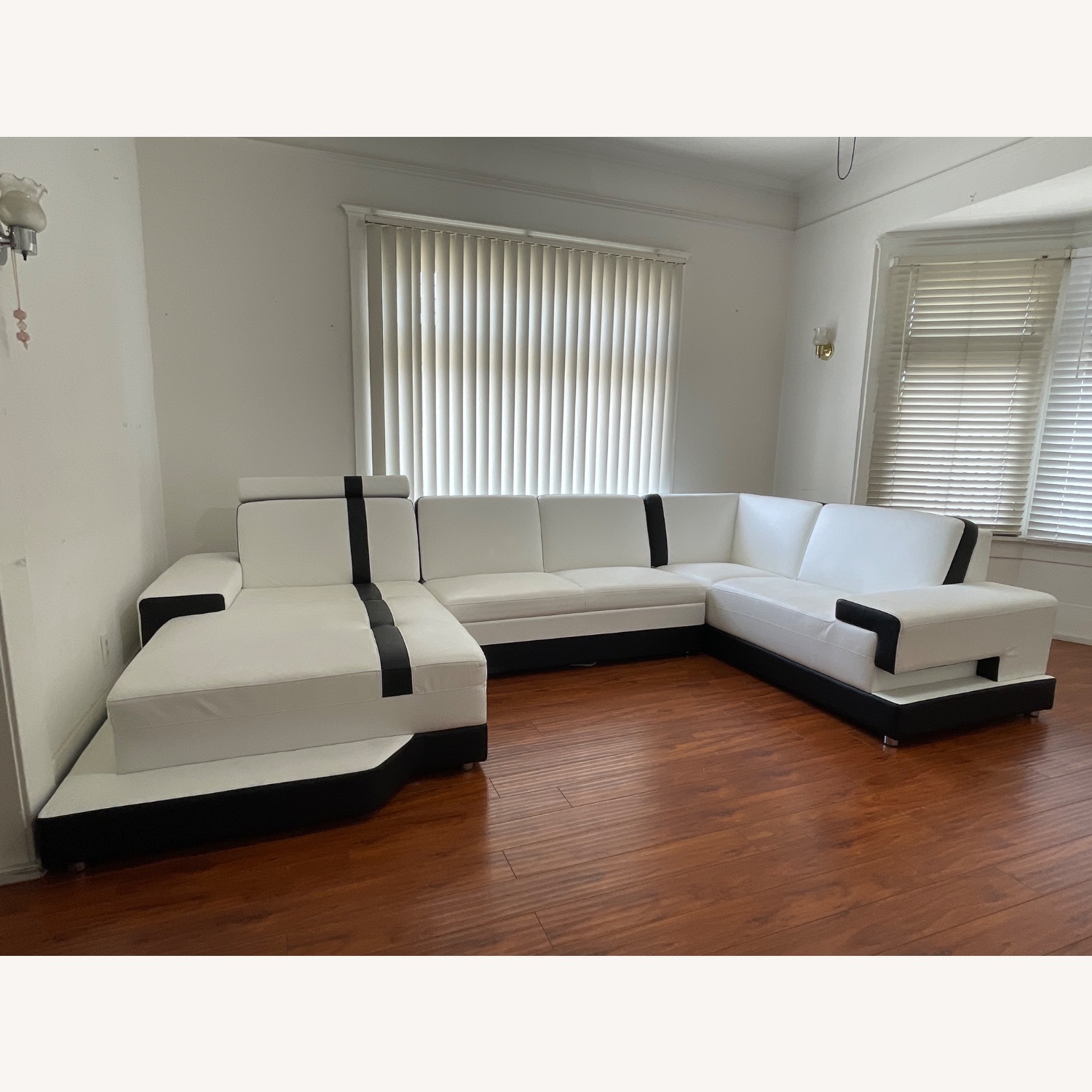 Pawnee Leather Sectional With Chaise - image-1