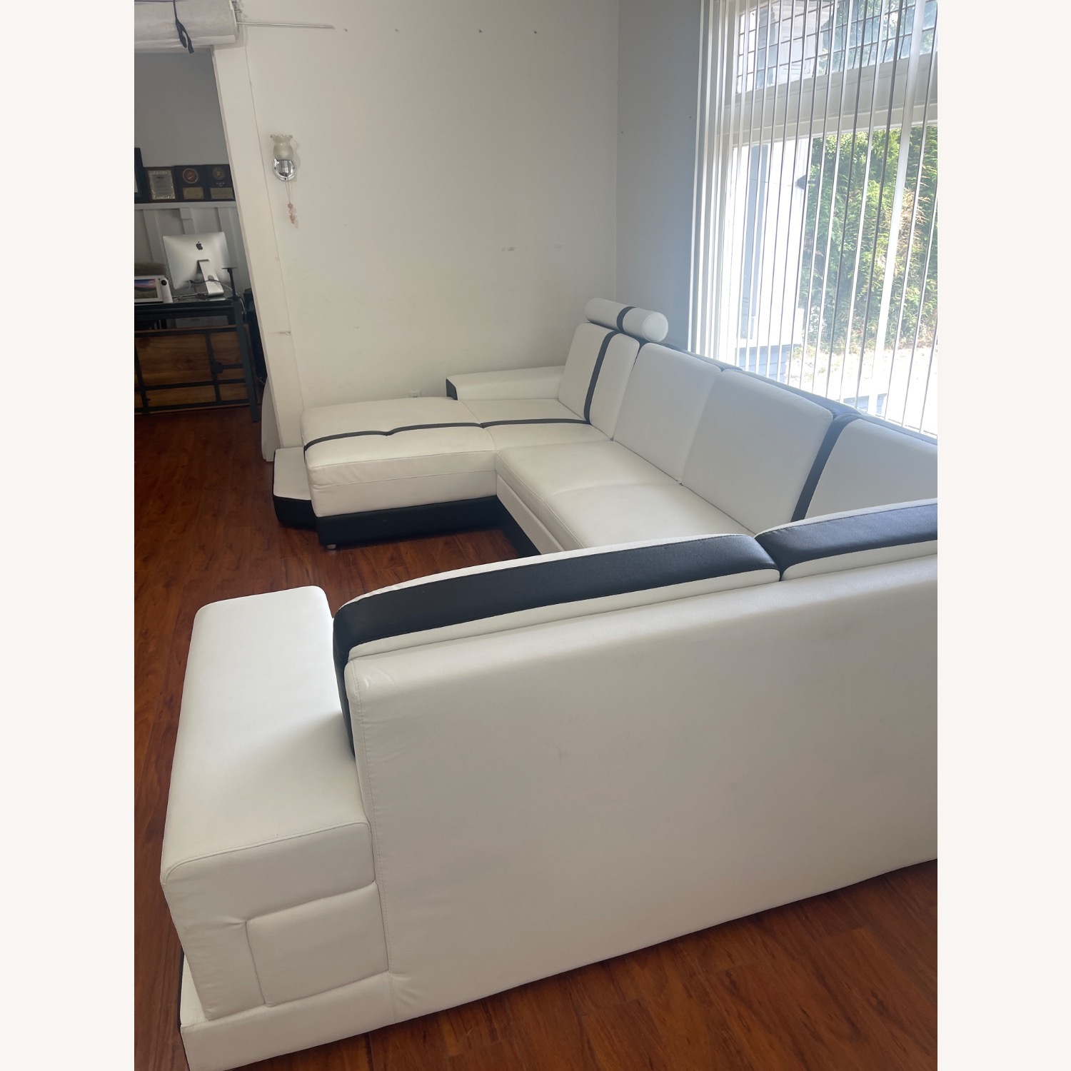 Pawnee Leather Sectional With Chaise - image-3