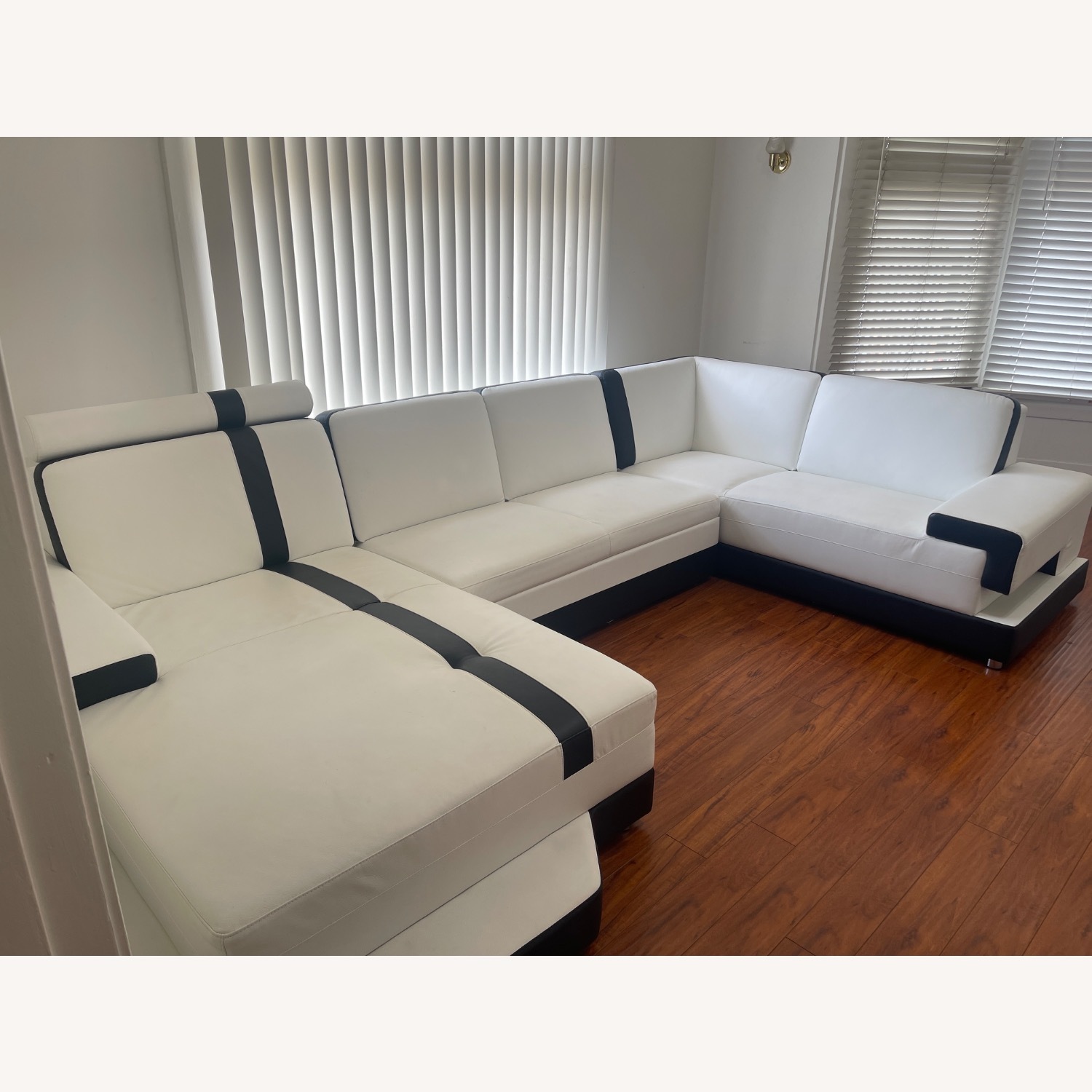 Pawnee Leather Sectional With Chaise - image-2