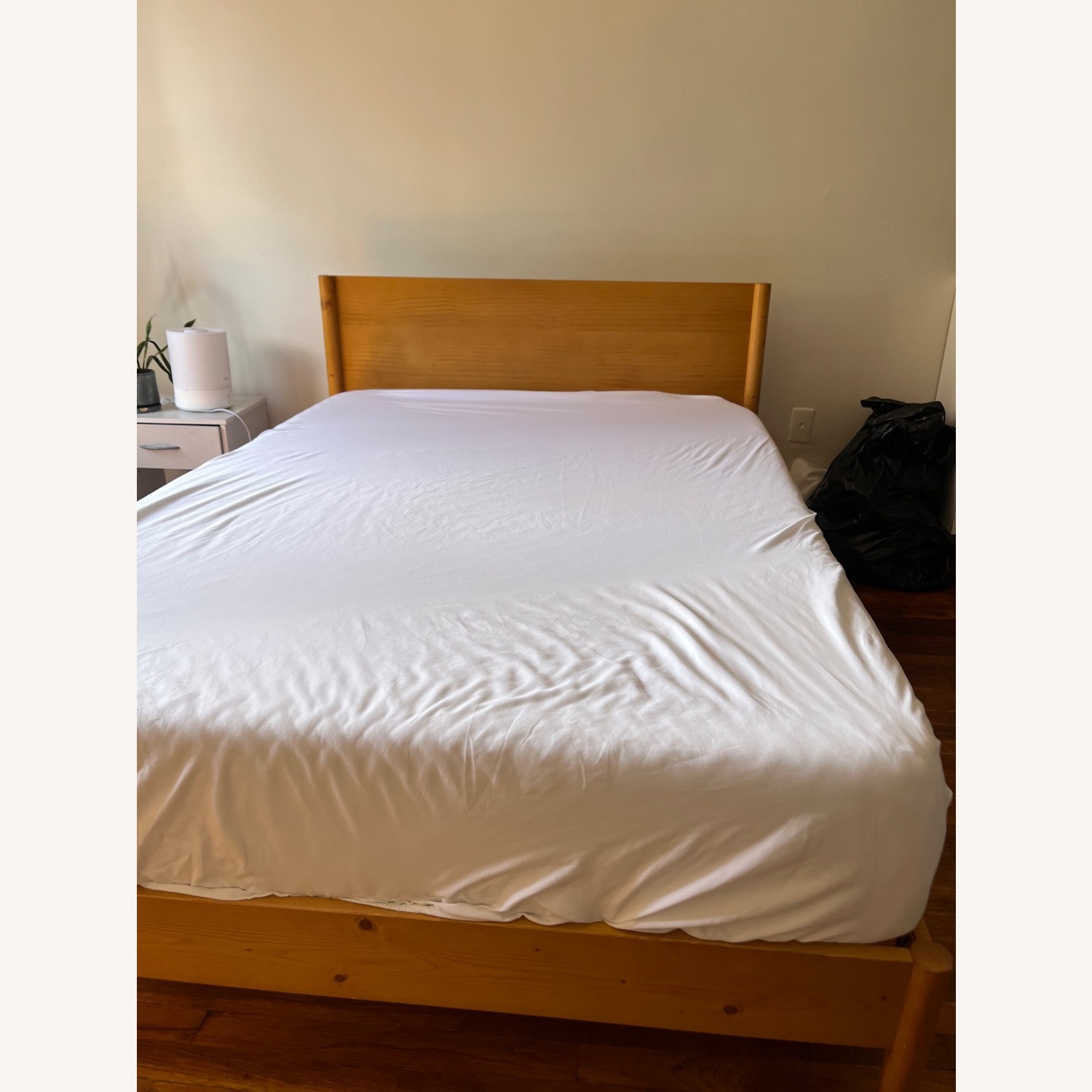 Wood Low Profile Mid Century Modern Platform - image-3