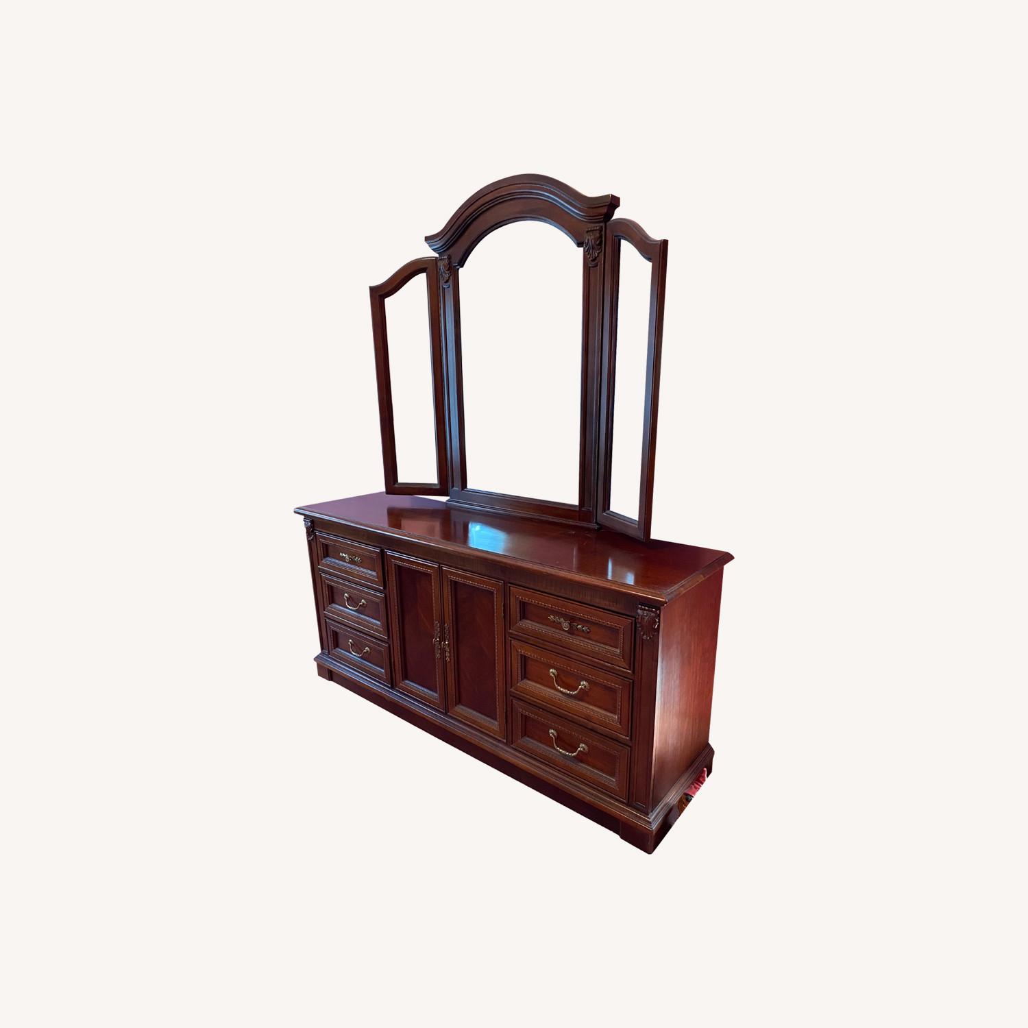 Vintage Stanley Dresser with Trifold Mirror - image-0