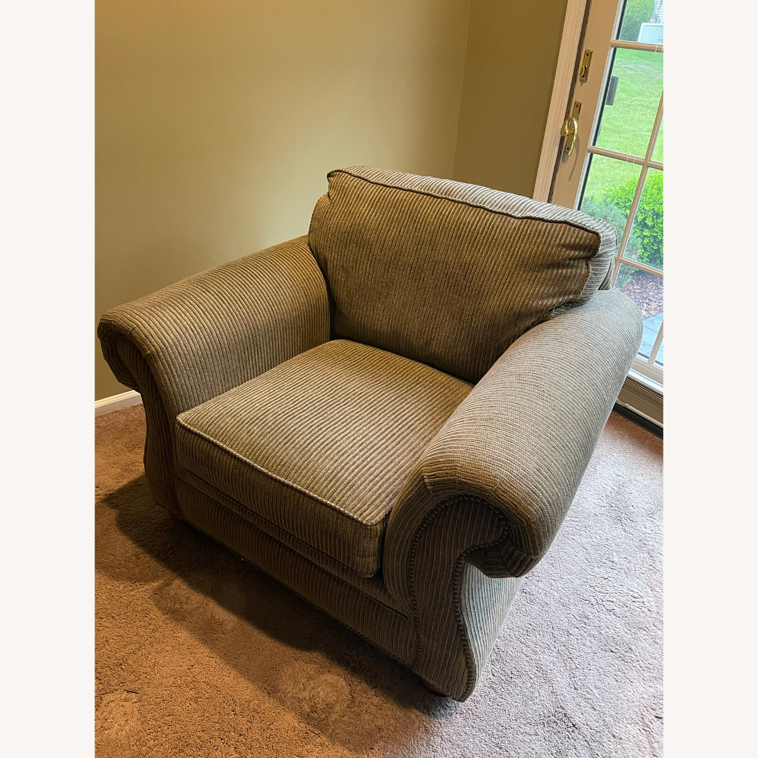 Broyhill Furniture Chair - image-1