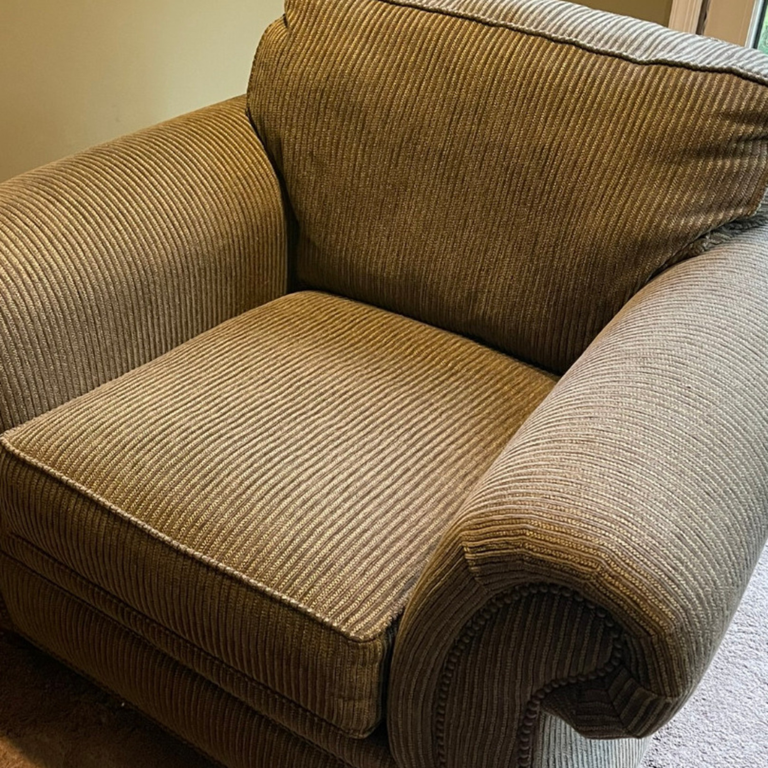 Broyhill Furniture Chair - image-2