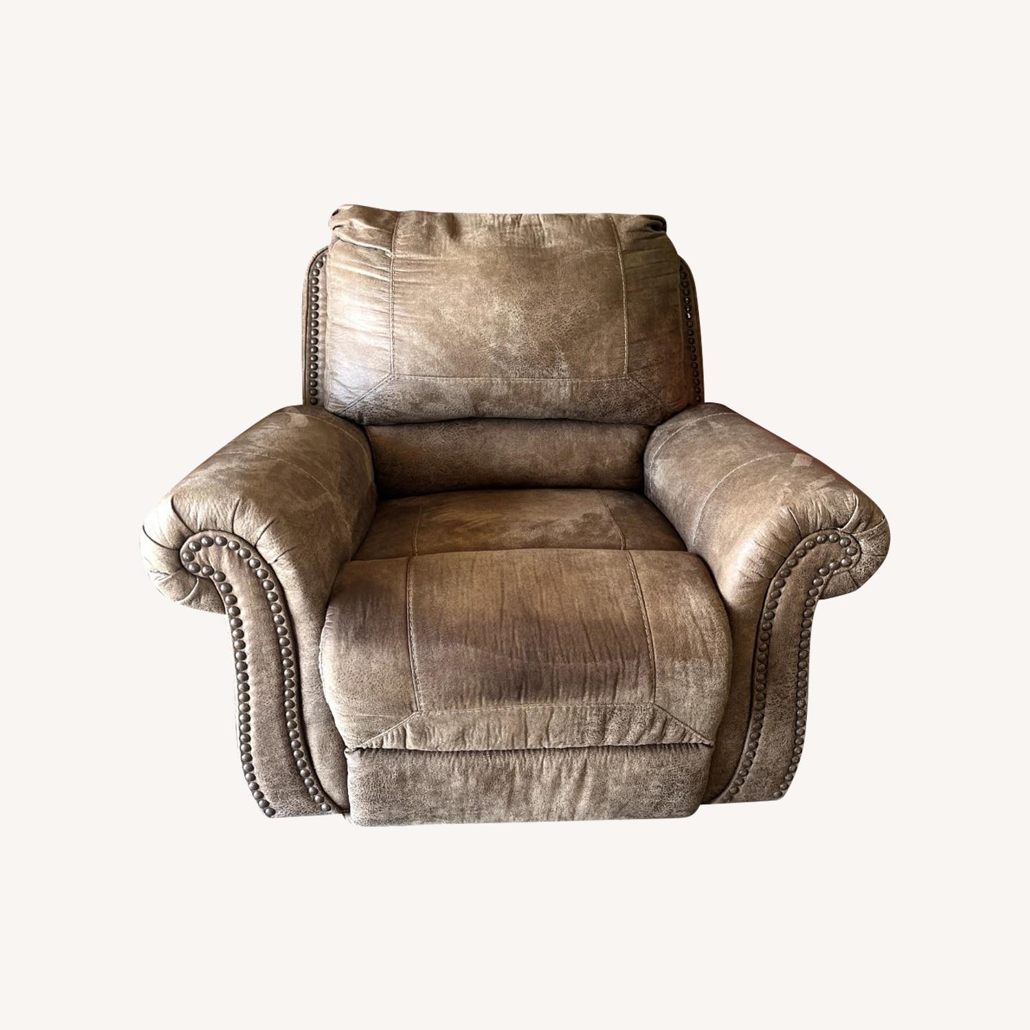 Larkinhurst Manual Rocker Recliner - image-0