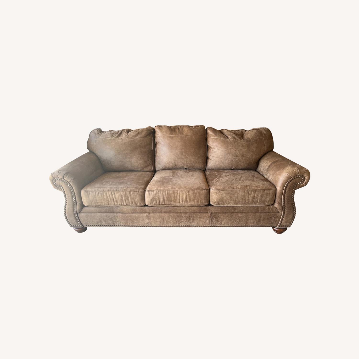 Larkinhurst 3-seater Sofa - image-0