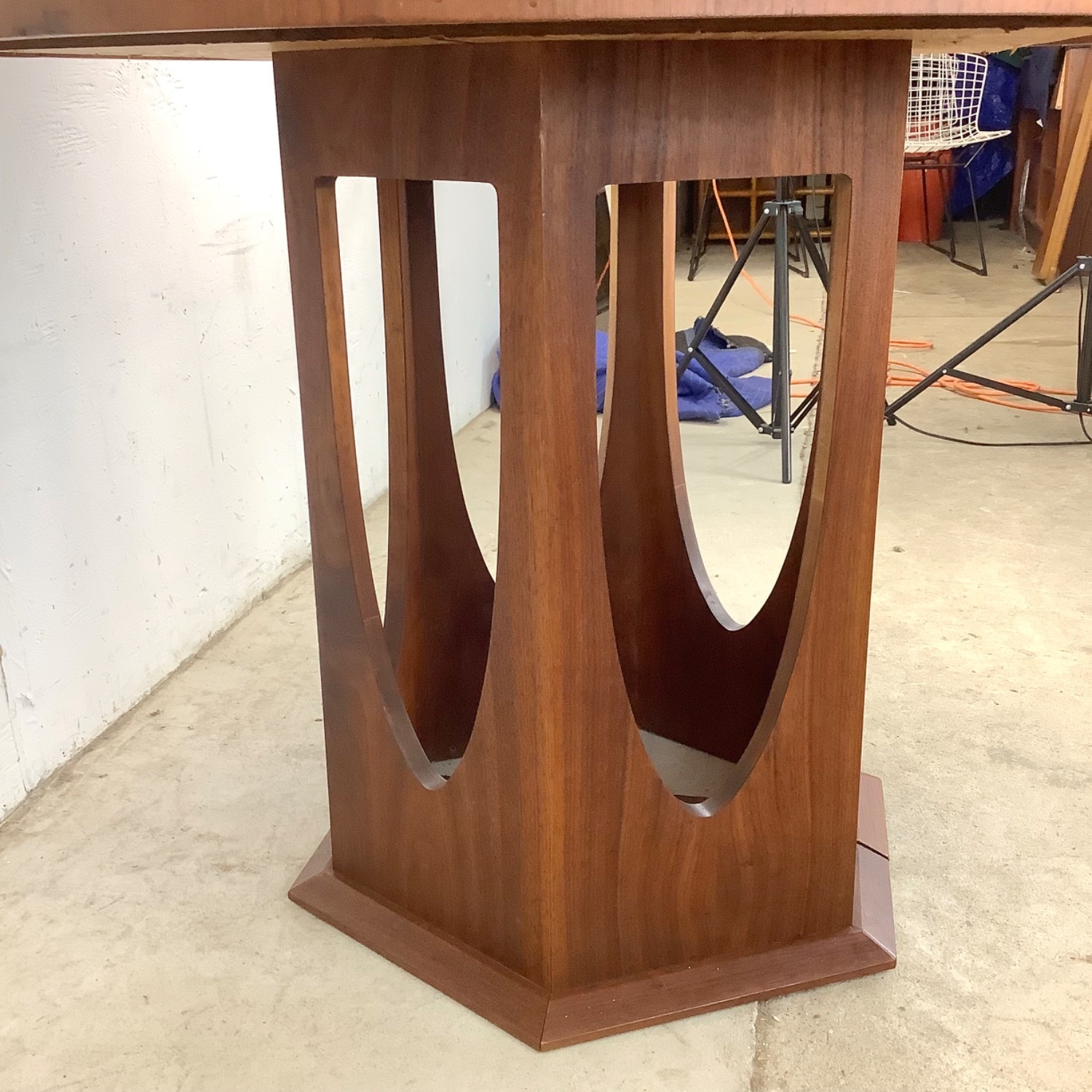 Mid-Century Pedestal Dining Table W Leaves - image-20