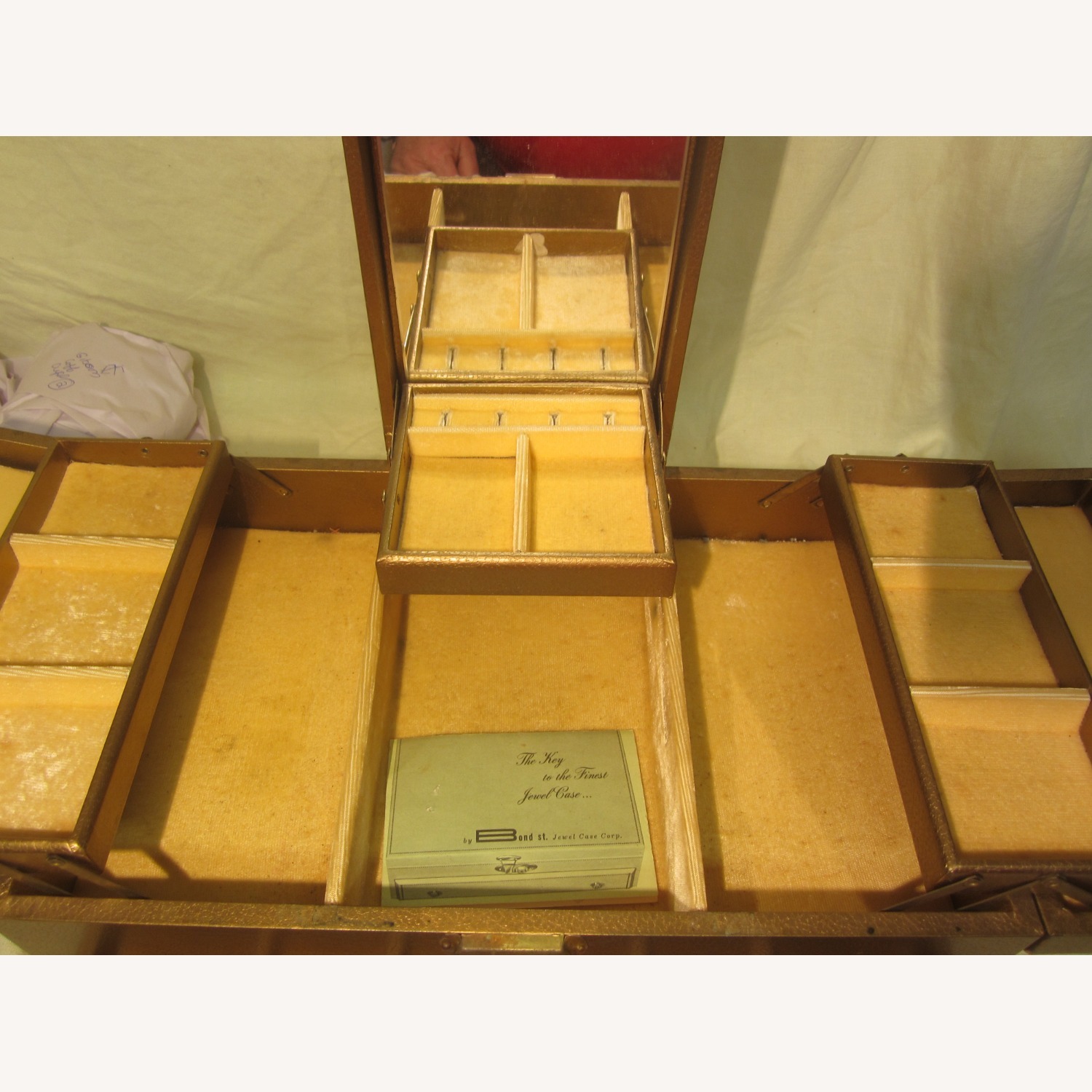 Vintage Jewelry Box - image-5