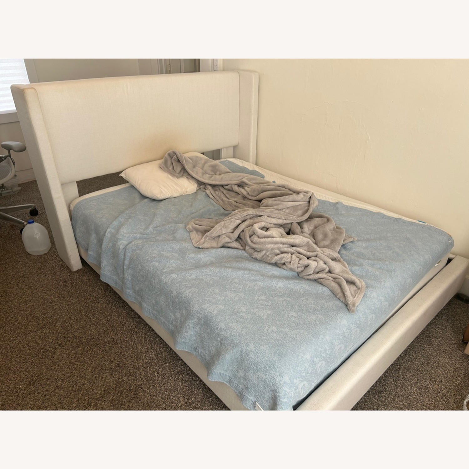 Elliot Shelter Upholstered Queen Bed - image-1