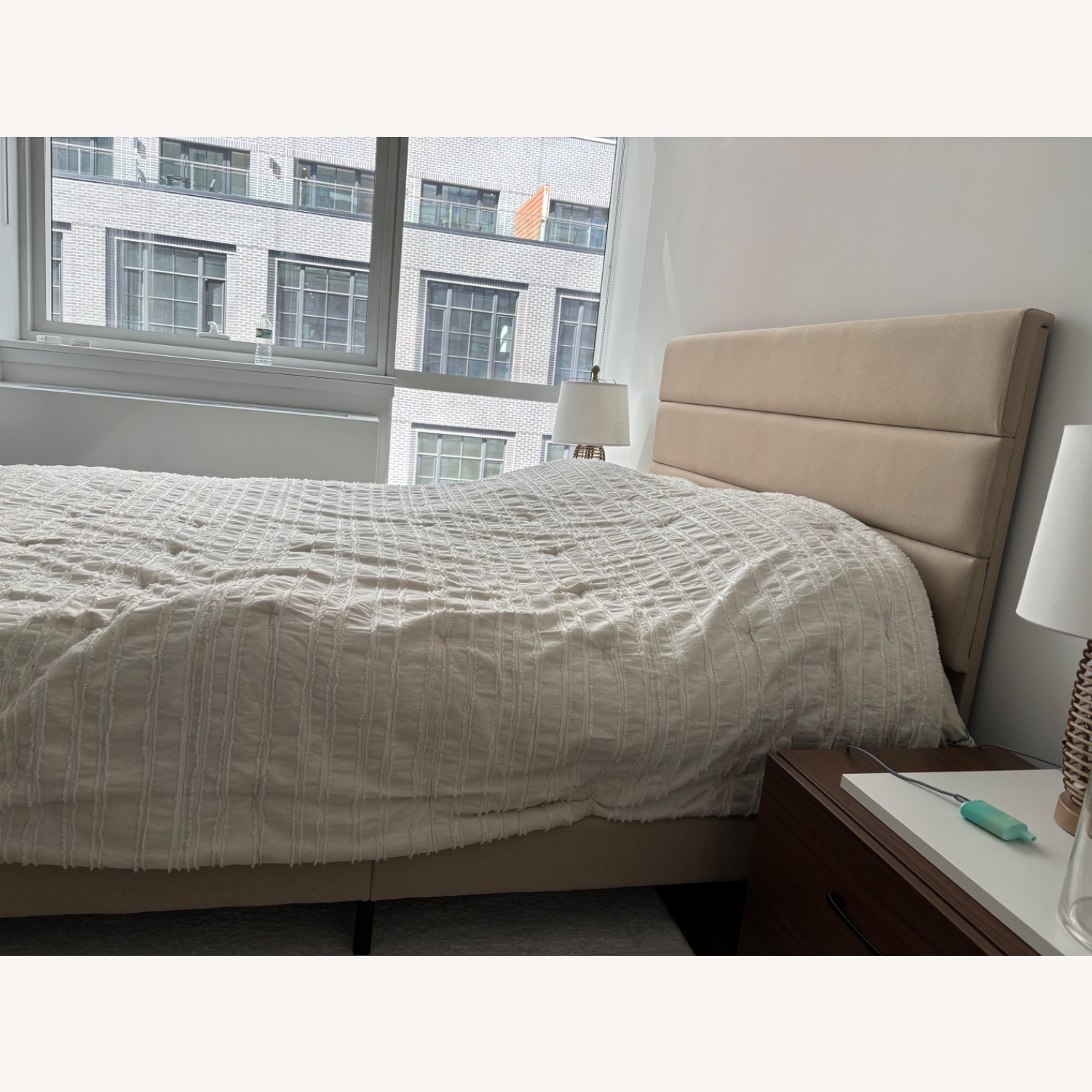 Elison Platform Bed  - image-5