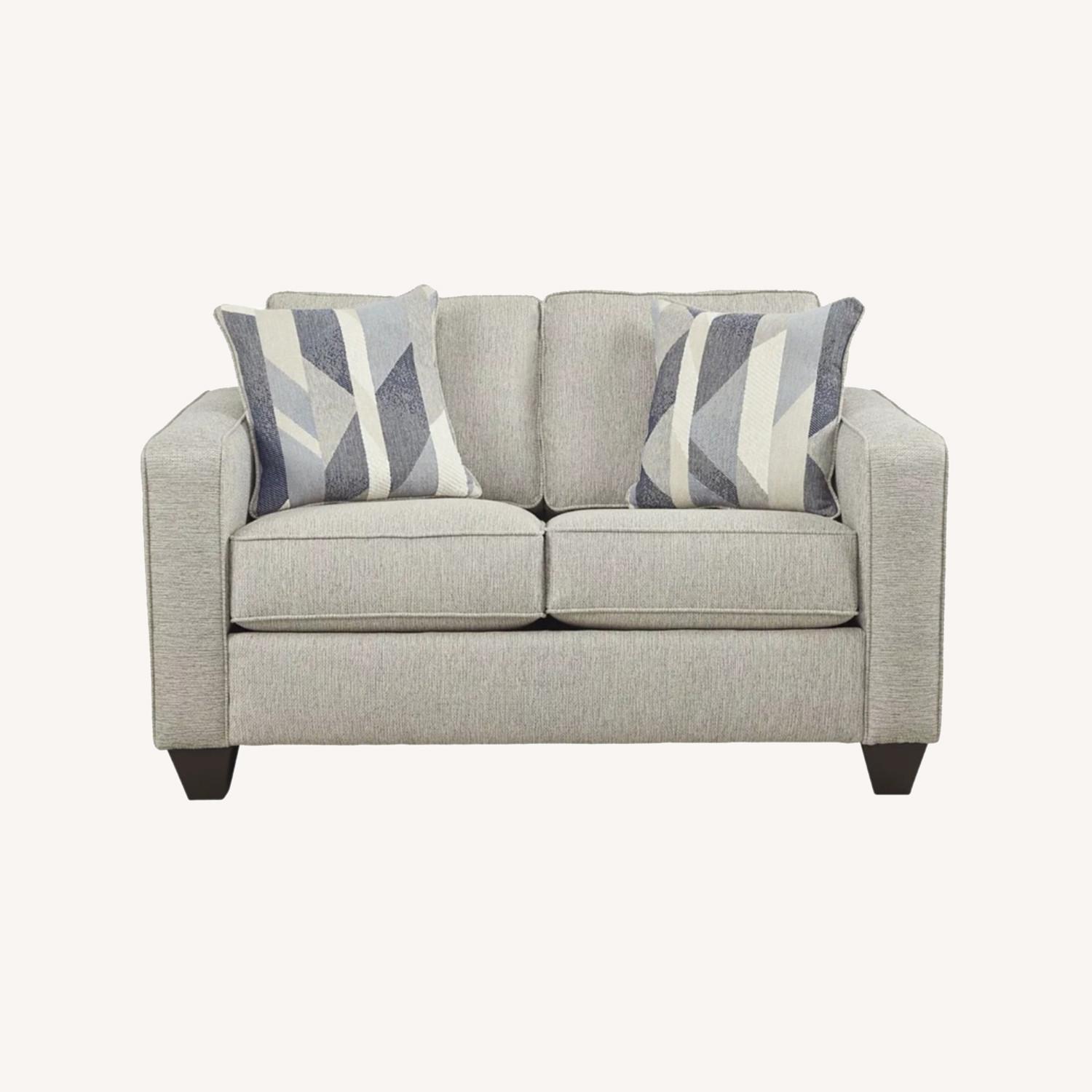 Rooms To Go Ridgewater Loveseat - image-0