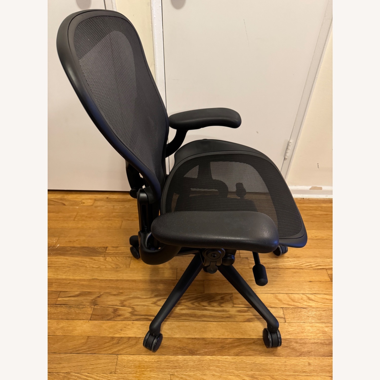 Herman Miller Aeron B, Fully Adjustable Chair - image-3