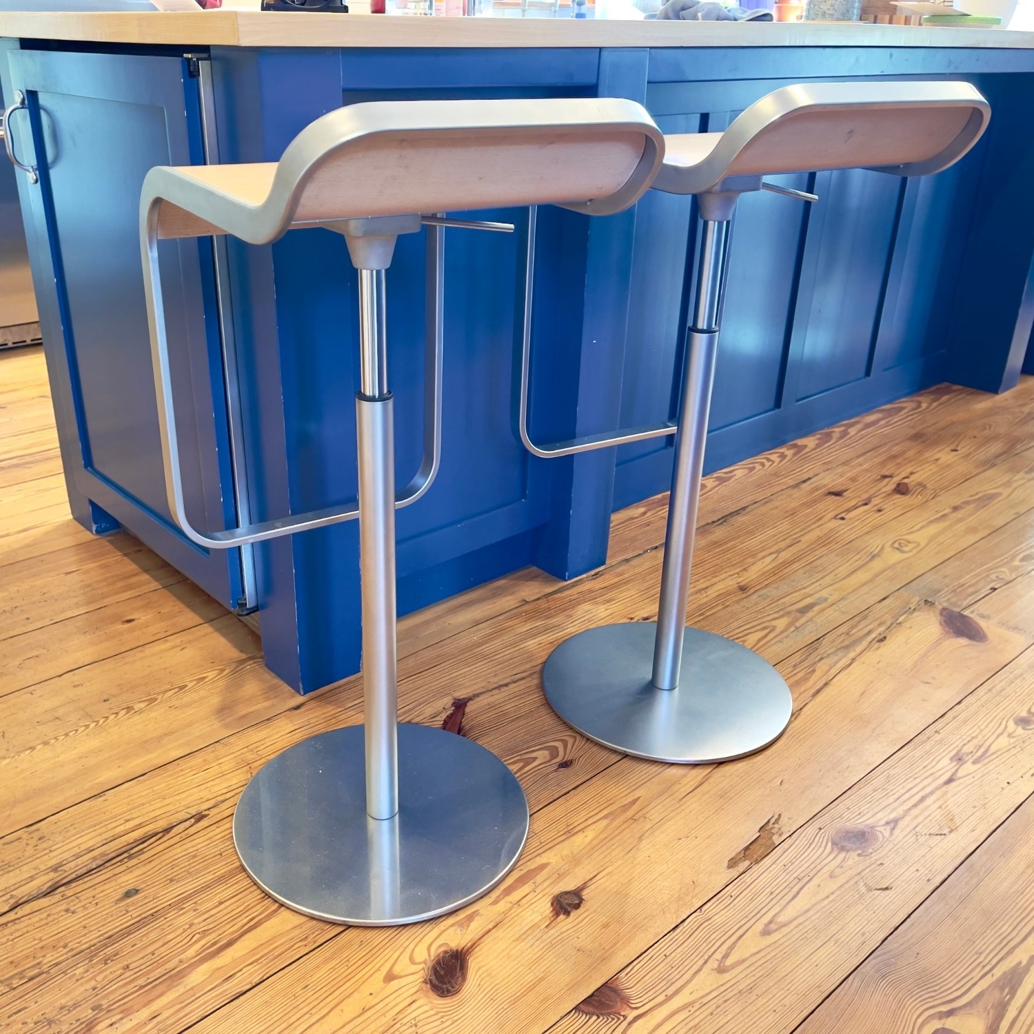 Set of 4 LEM Adjustable Piston Stools  - image-8