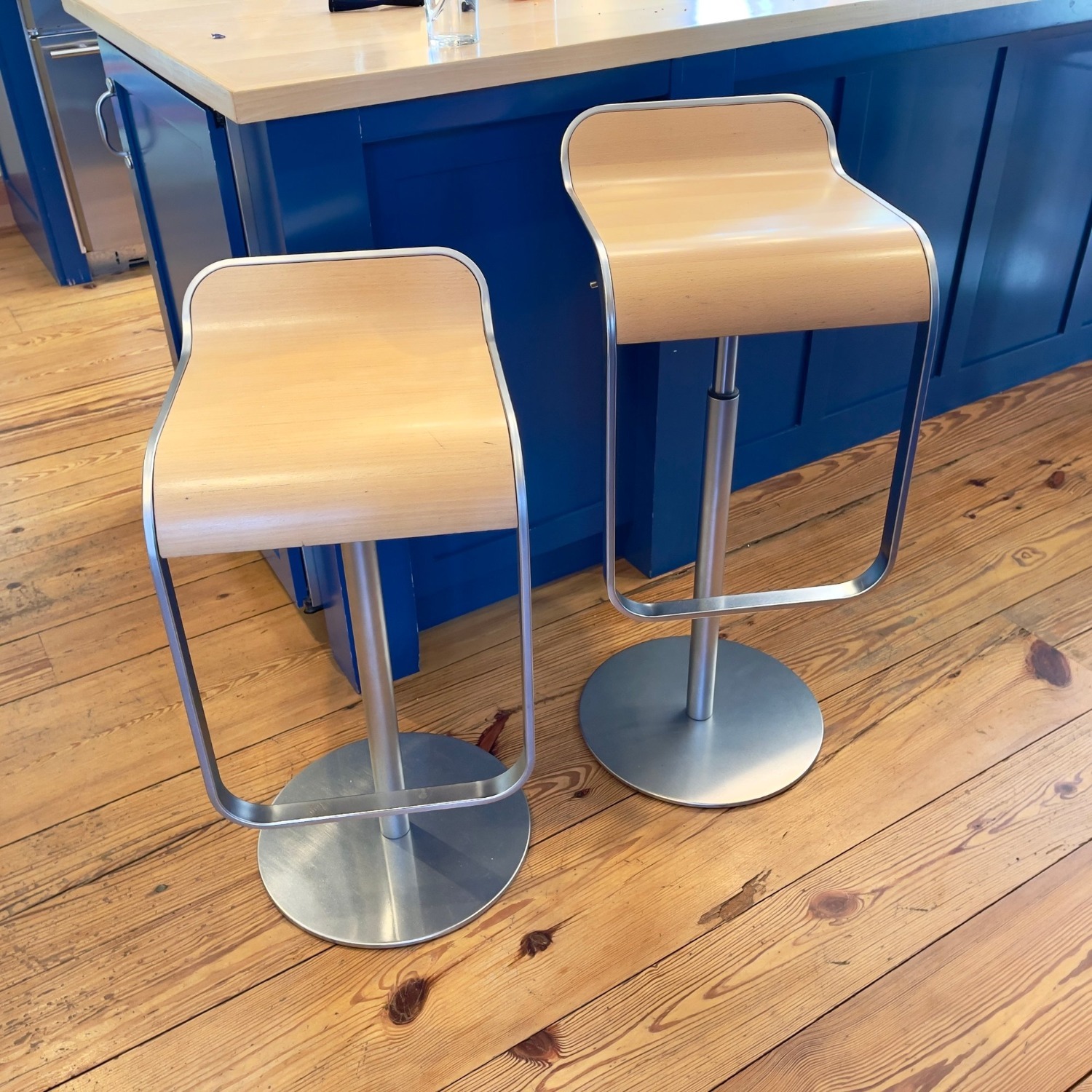 Set of 4 LEM Adjustable Piston Stools  - image-7