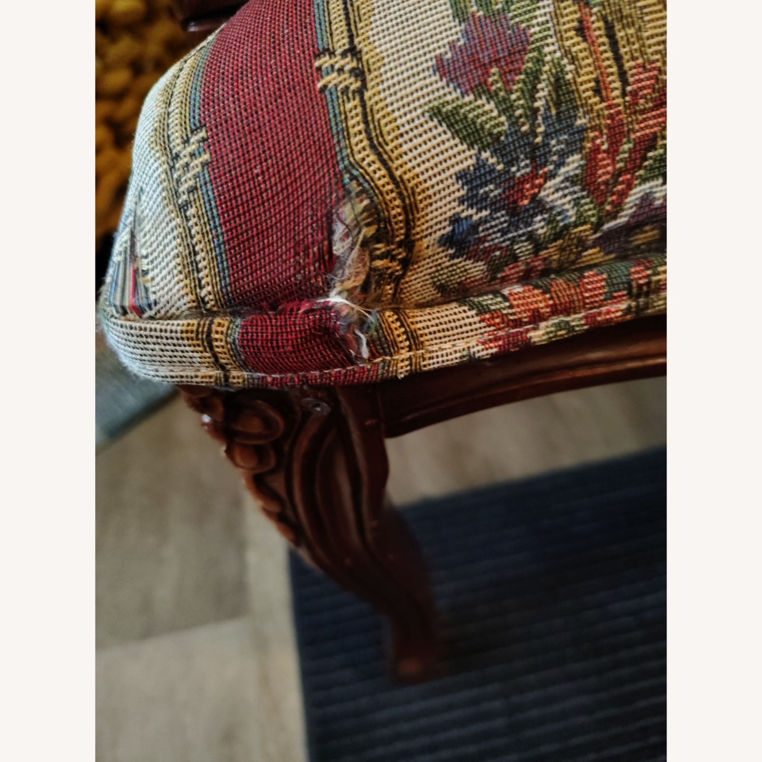 Coaster Fine Reproduction of Louis XV Style Settee - image-6