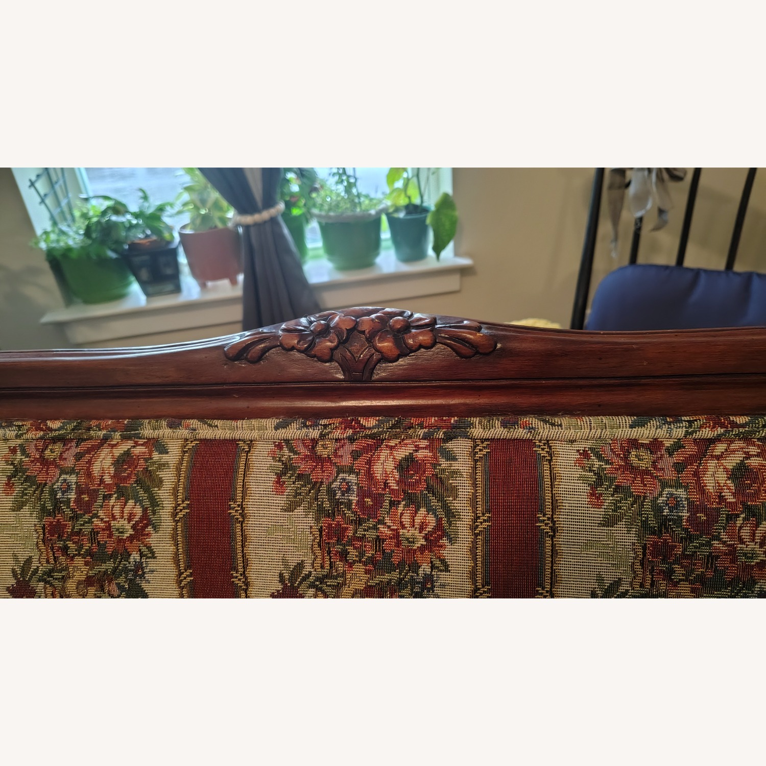 Coaster Fine Reproduction of Louis XV Style Settee - image-1