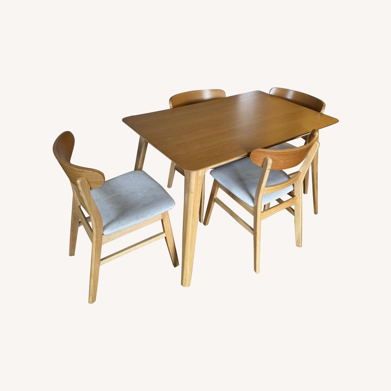 Dining Set - Tables plus 4 Chairs - image-0