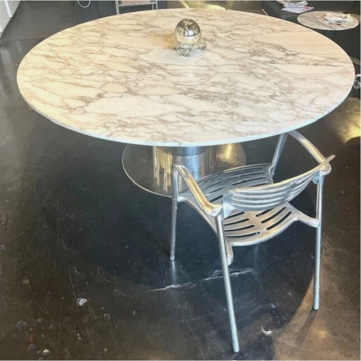 6' Diameter Size Beautiful Marble Dining Table - image-1
