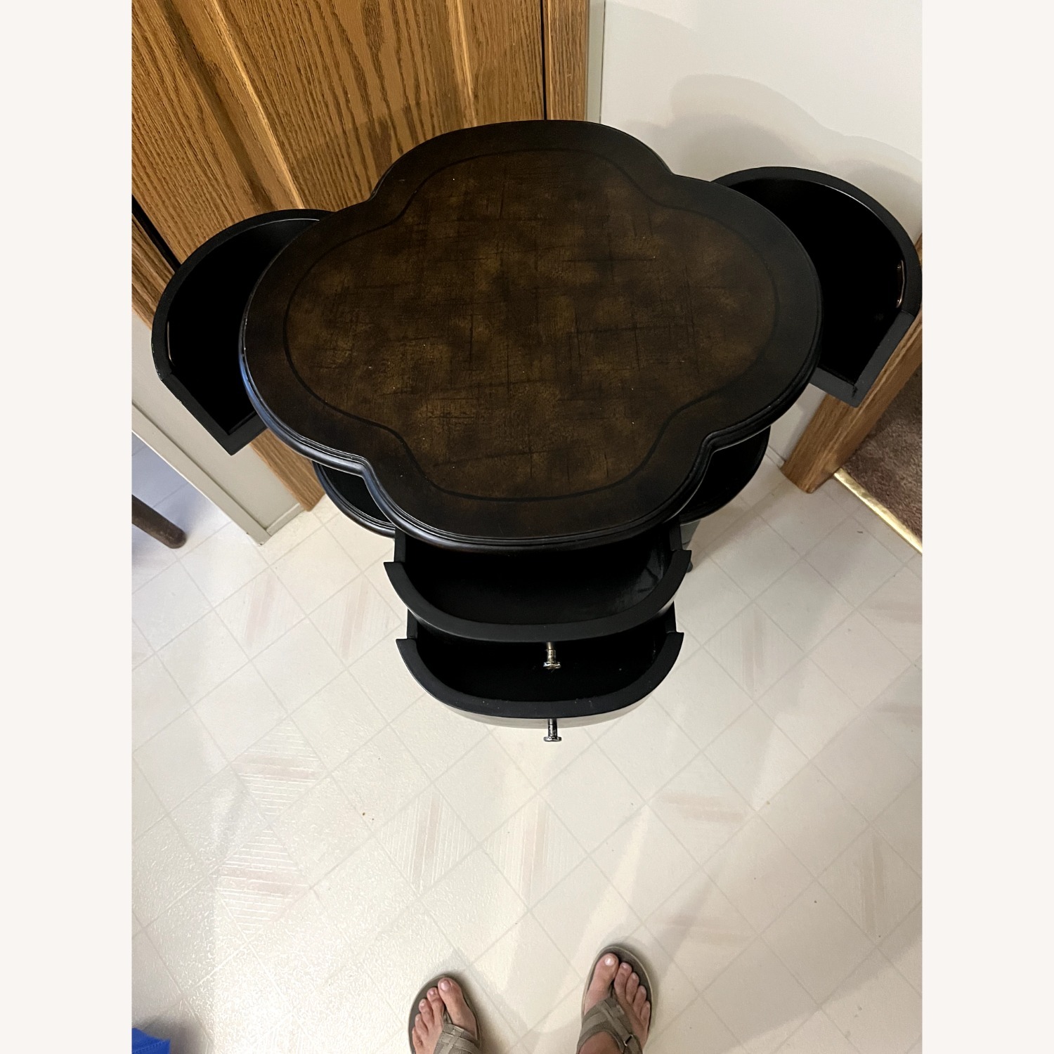 Bombay Company 2005 Entry Table - image-4