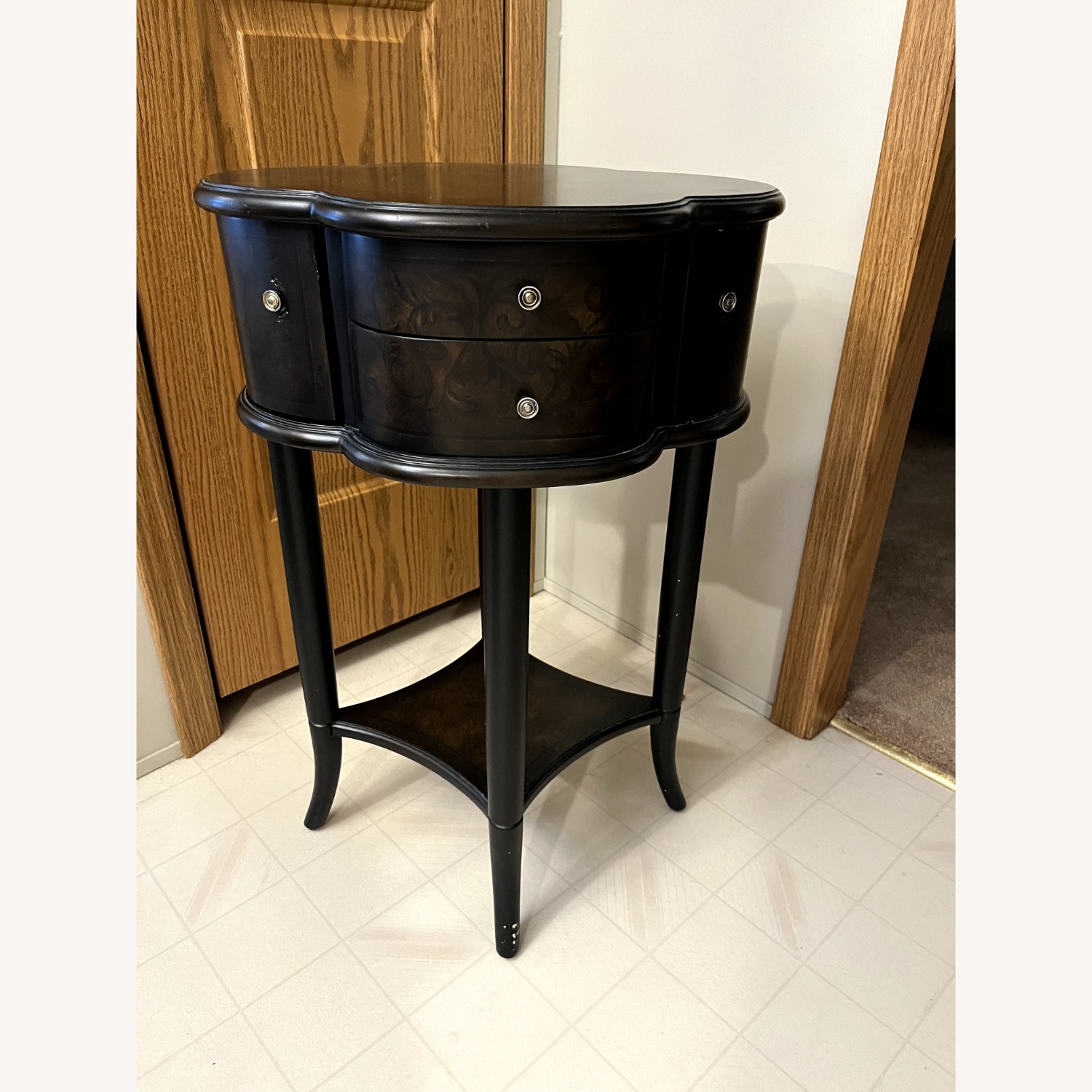 Bombay Company 2005 Entry Table - image-1