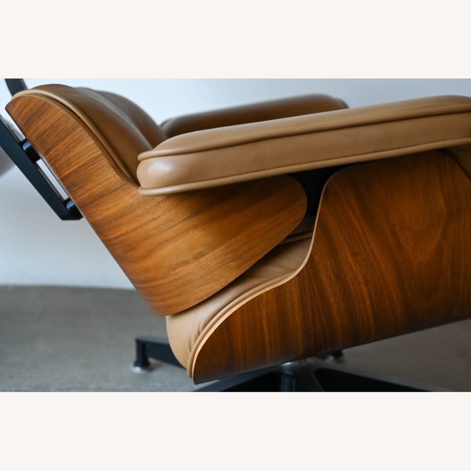 Herman Miller Eames 670/671 Lounge Chair & Ottoman - image-1
