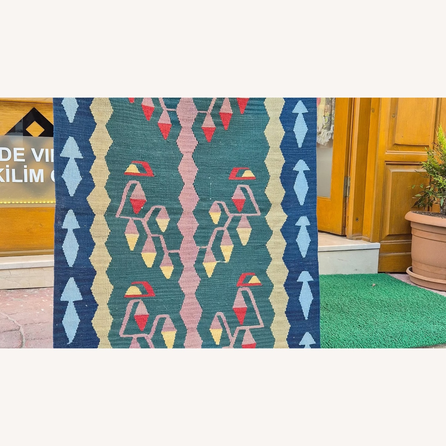 Contemporary Oushak Floral Flat-Weave Runner - image-1