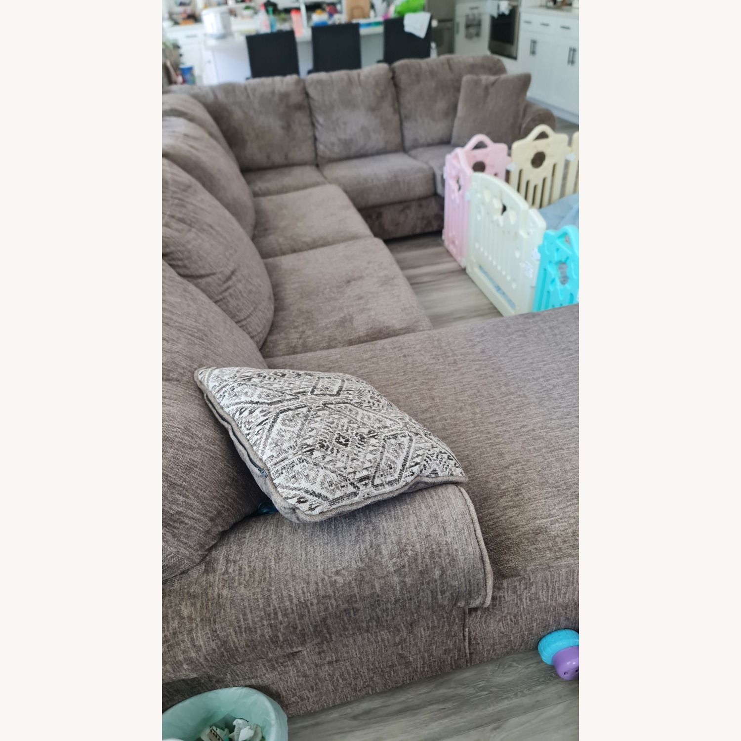 Ballinasloe 3-Piece Sectional with Chaise - image-1