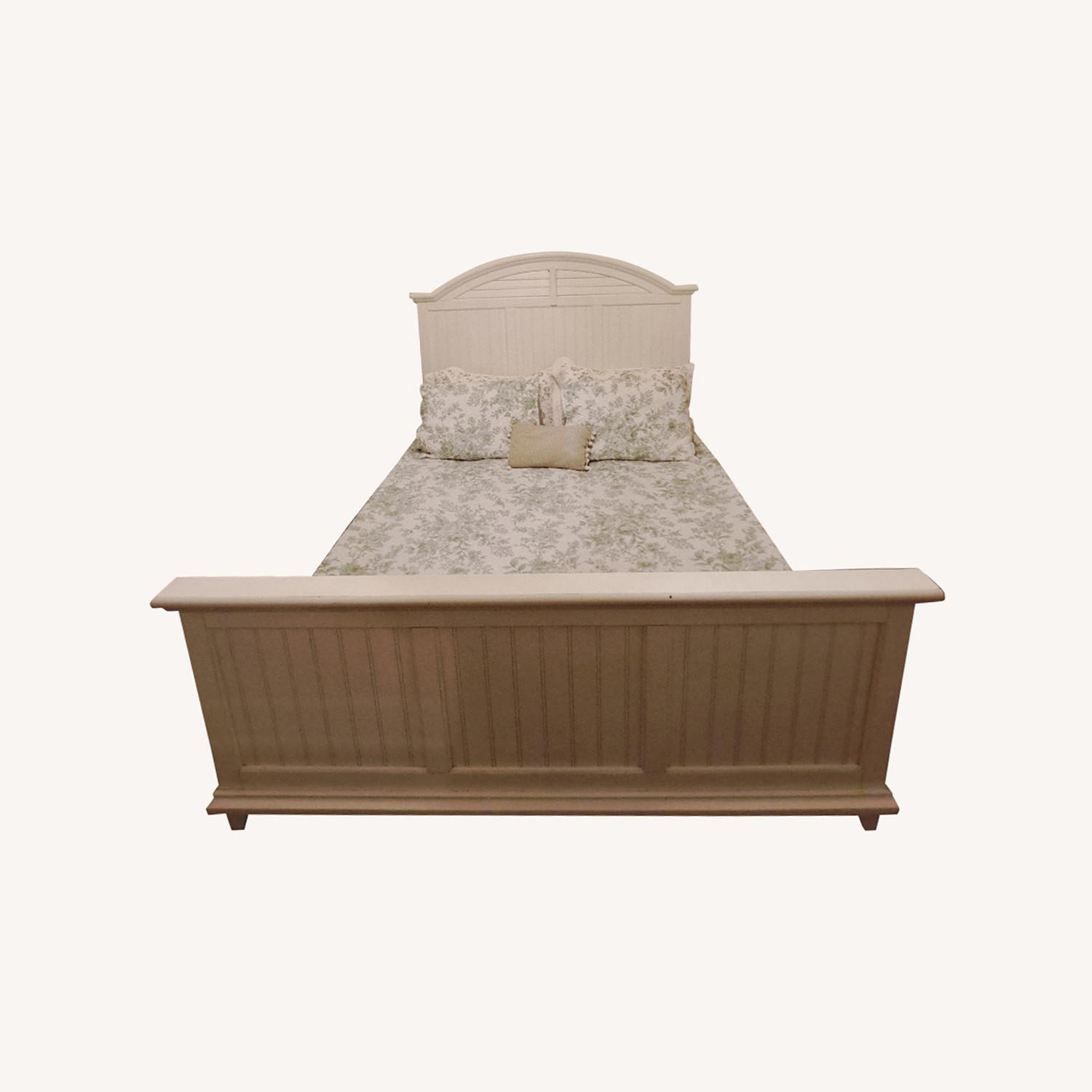 White Queen Headboard Footboard - image-0