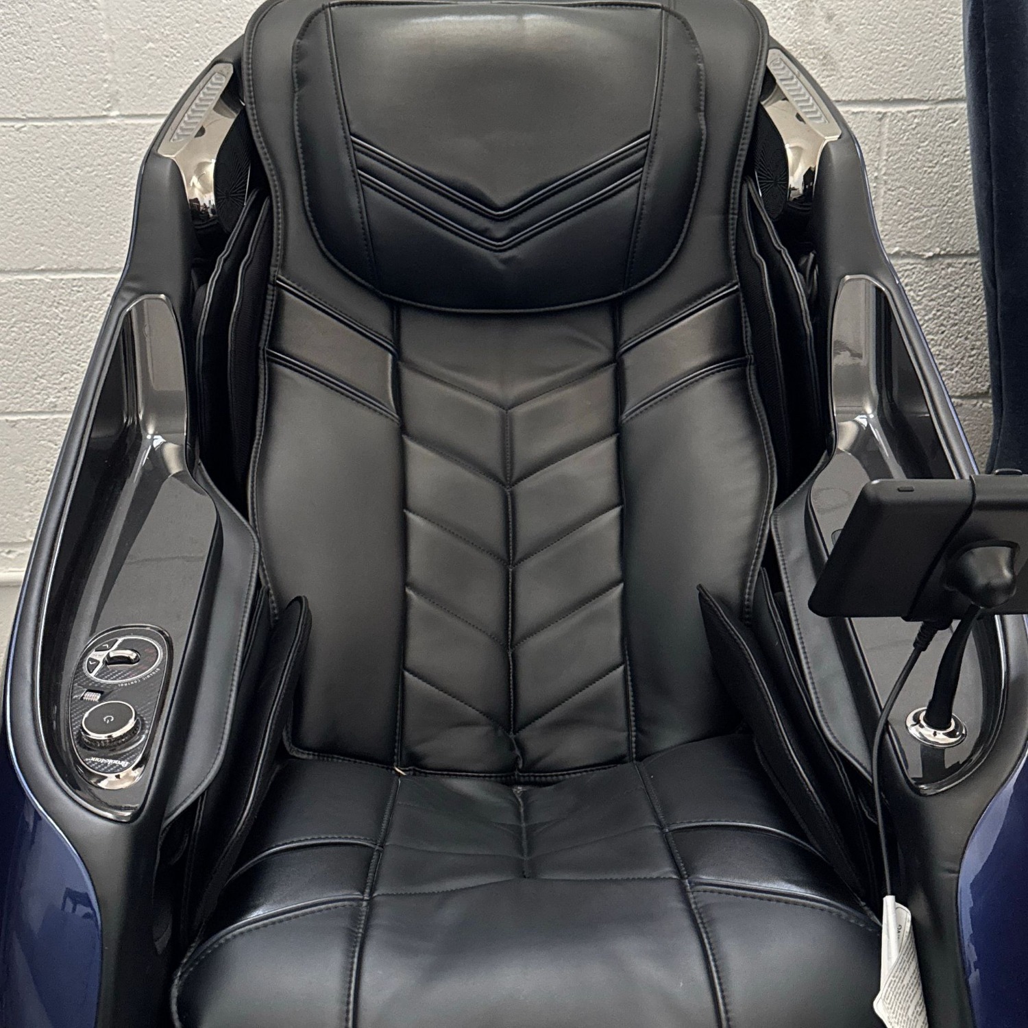 Brookstone Mach IX Massage Chair - image-3