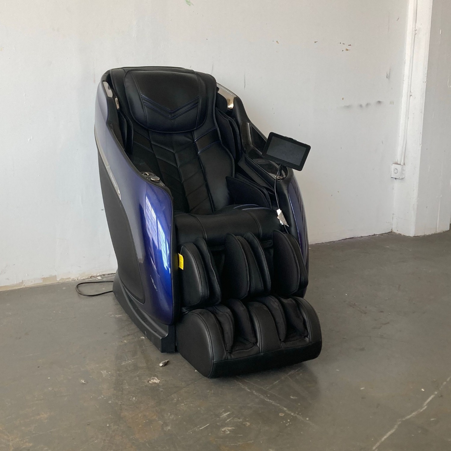 Brookstone Mach IX Massage Chair - image-4