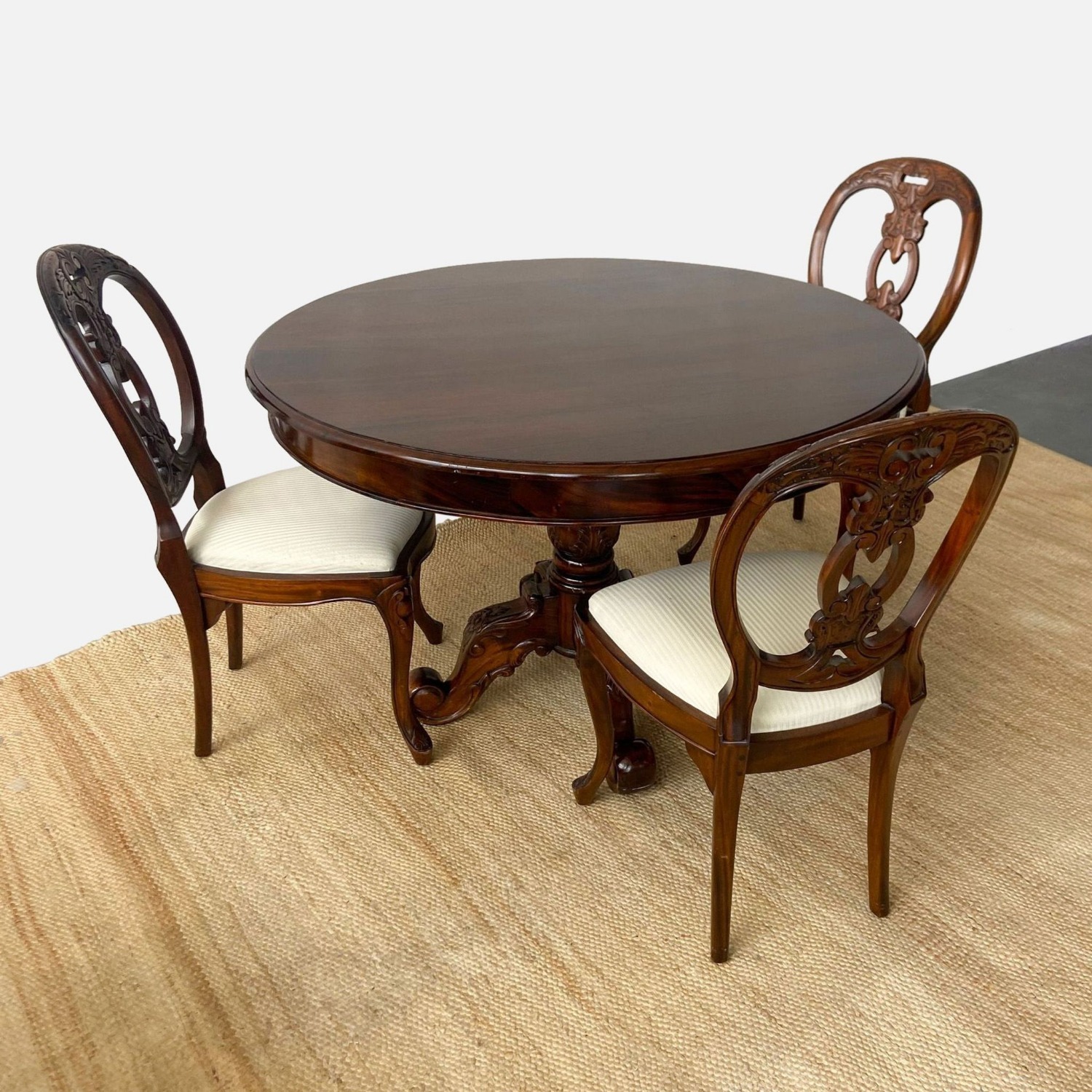 Laurel Crown Classic Mahogany 3-seat Dining Set - image-3