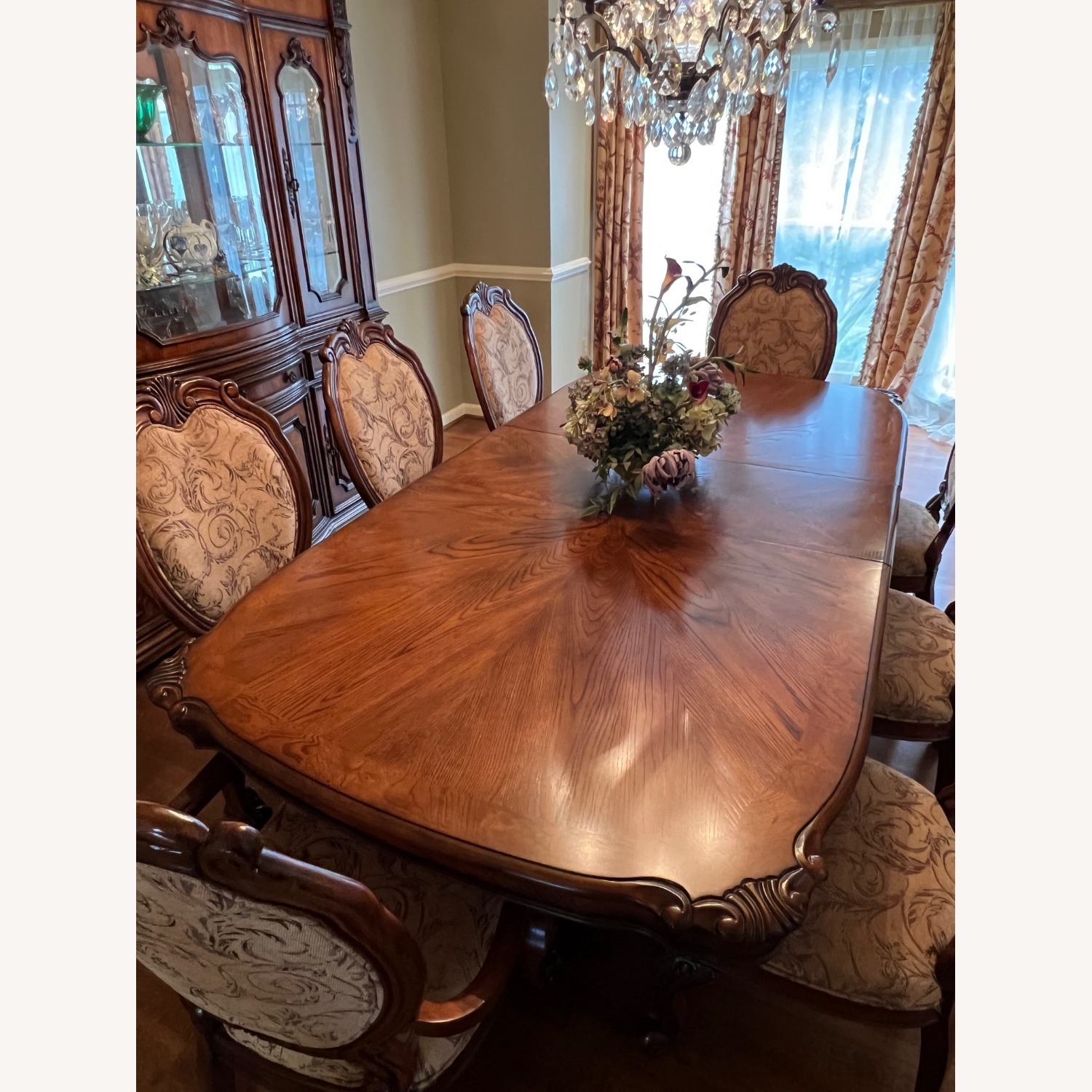 Pulaski Furniture Dining Roomm Set, Table + 8 Chairs - image-1