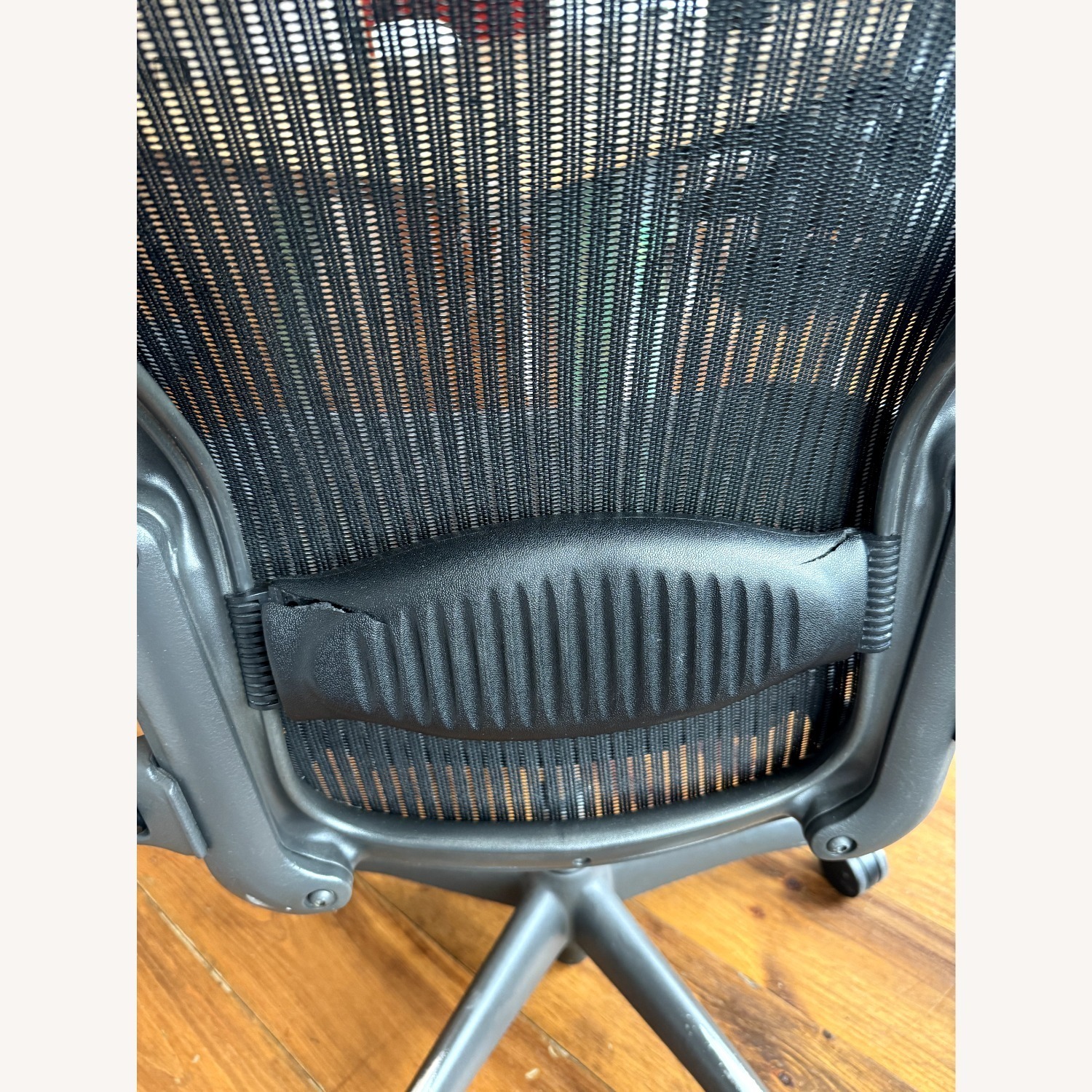 Herman Miller Aeron Office Chair - image-6